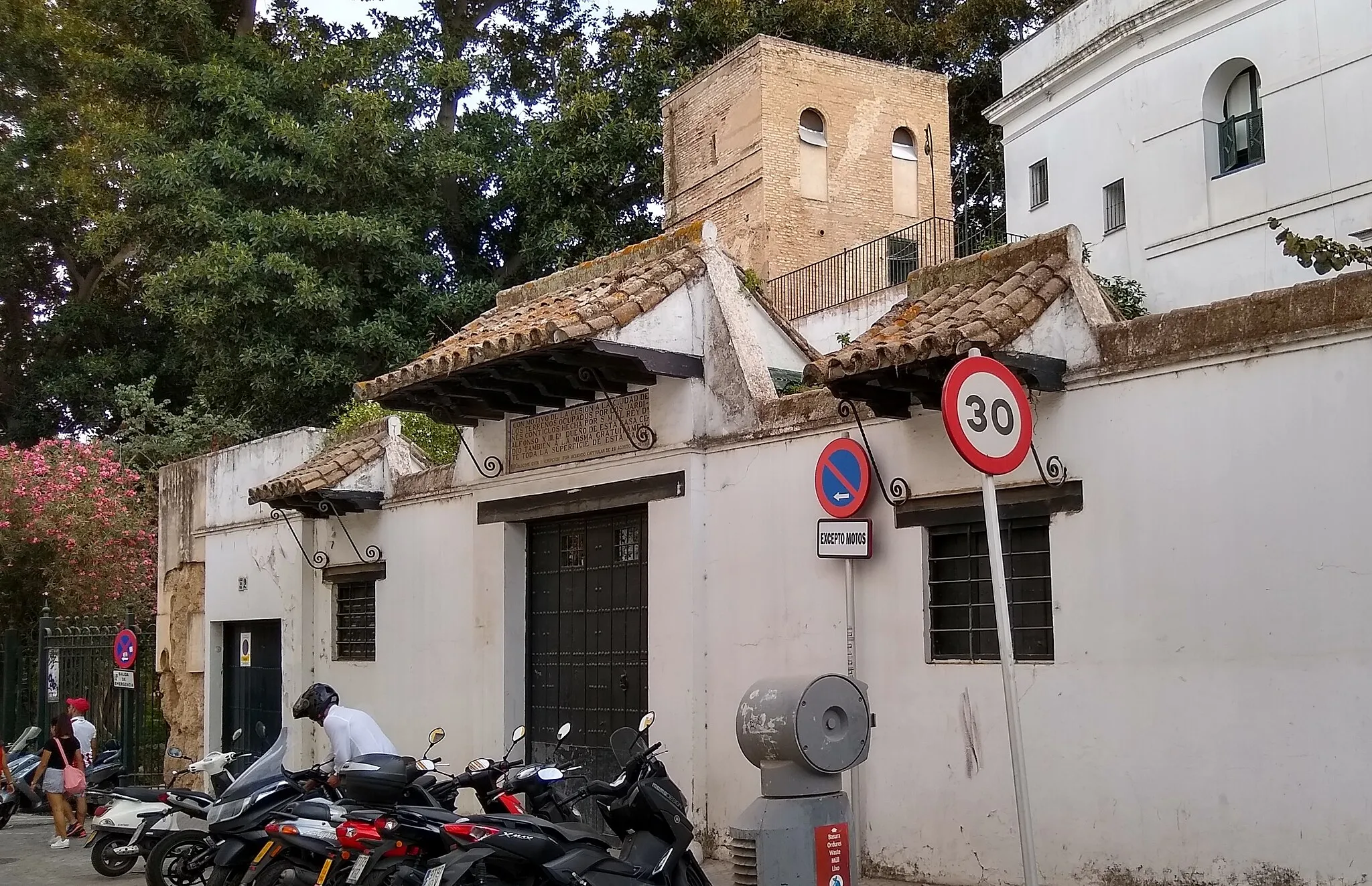 Photo showing: Calle de Nicolás Antonio. Barrio Santa Cruz. Sevilla, Andalucía, España.