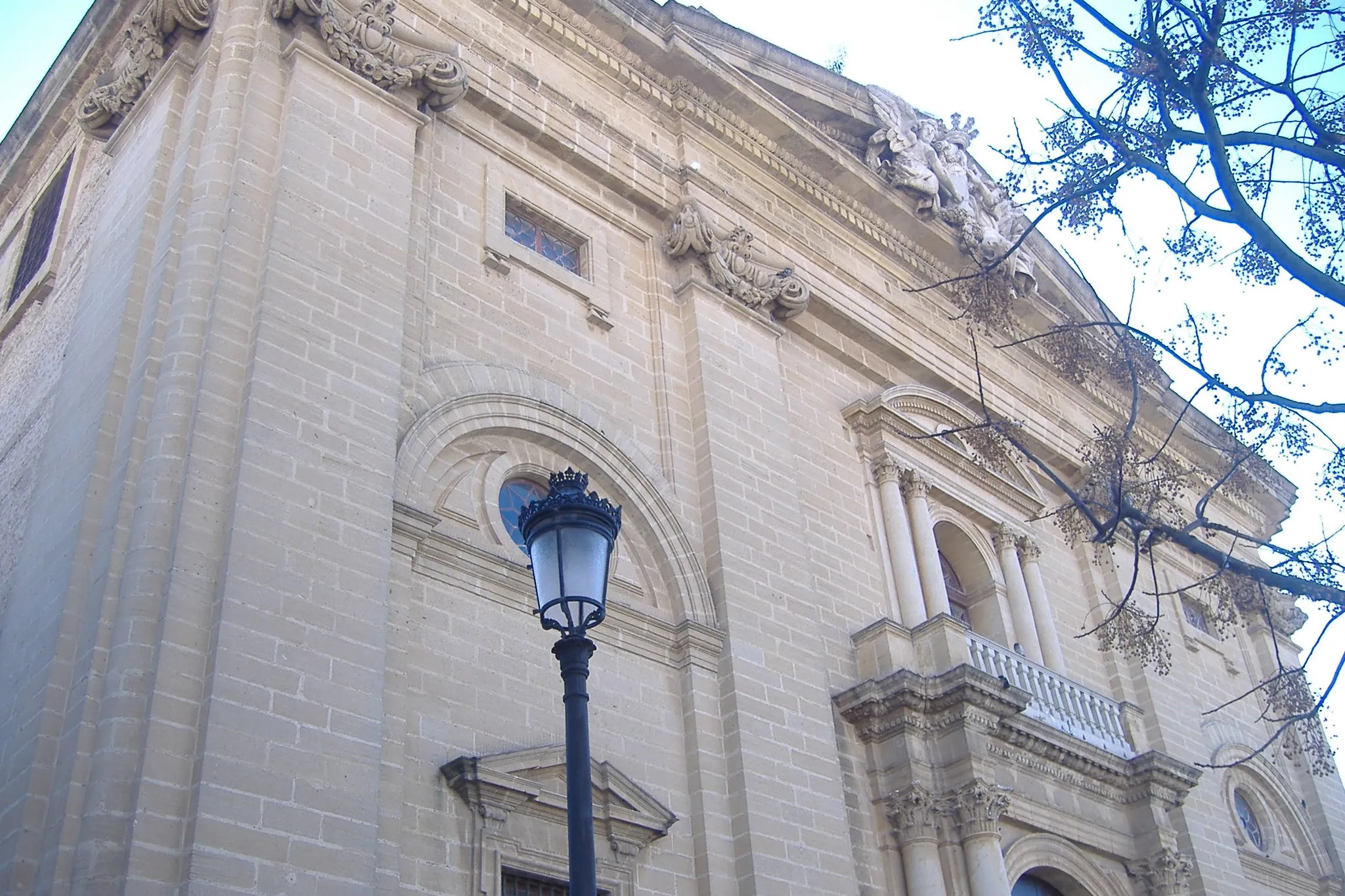 Photo showing: Vista exterior de la Iglesia de San juan Bautista de Chiclana de la Fra.