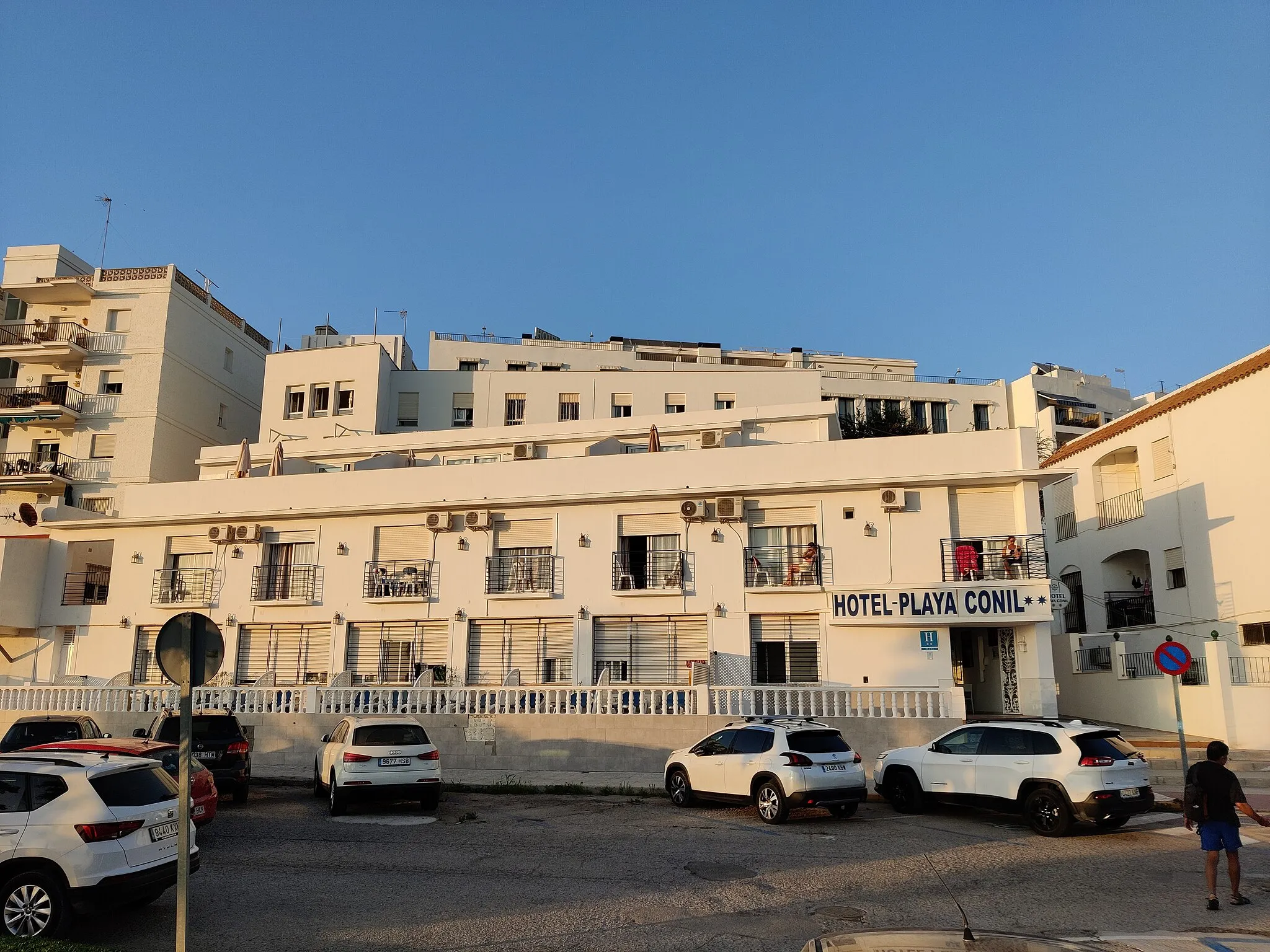 Photo showing: Apartamentos y Hotel en la playa (Conil, España)