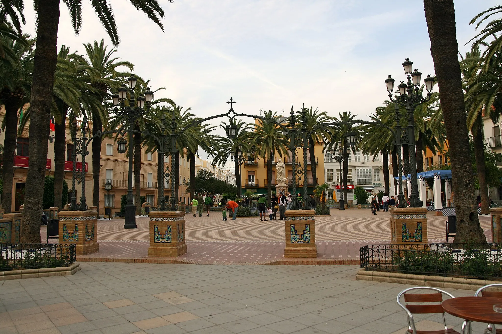 Photo showing: City square