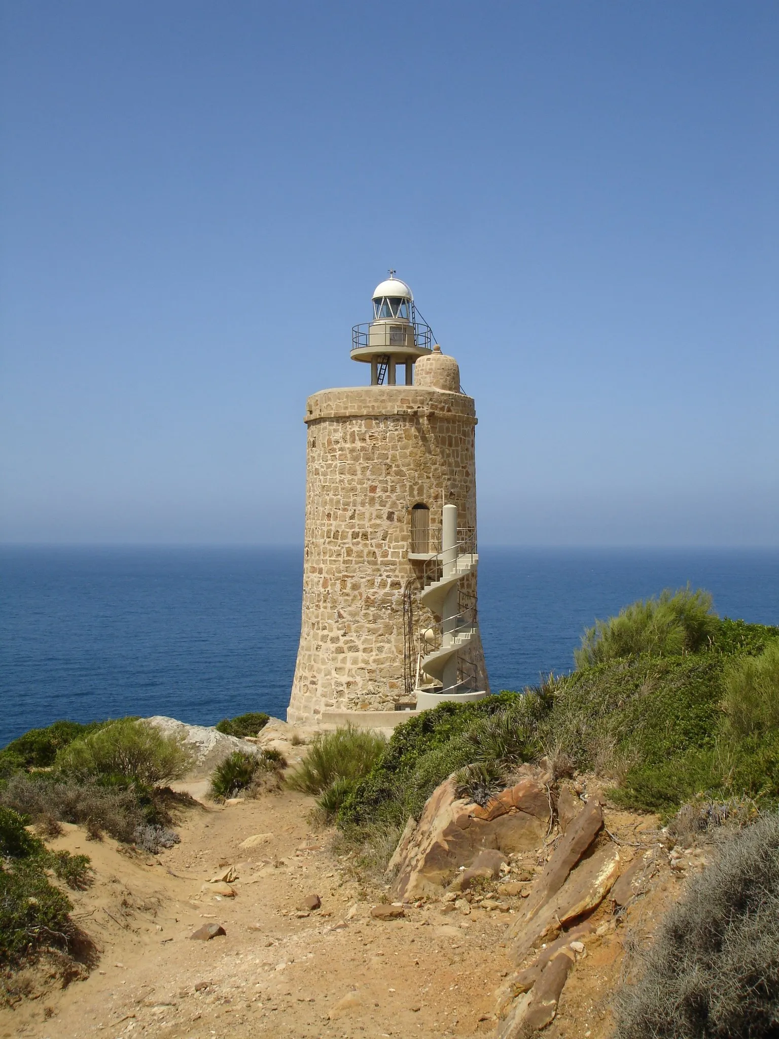 Photo showing: Faro de Punta Camarinal, en la costa atlántica de la provincia de Cádiz.