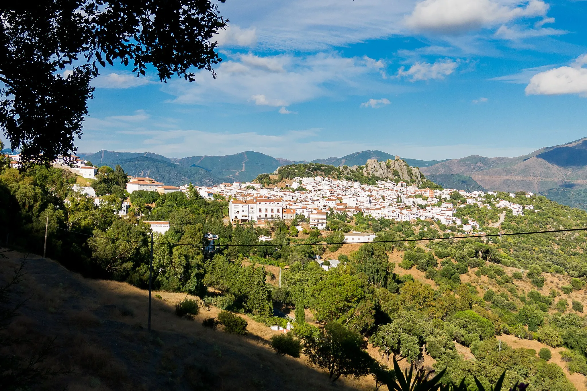 Photo showing: Gaucín desde el mirador sur en la A-405, en el Parque Miguel Serrato