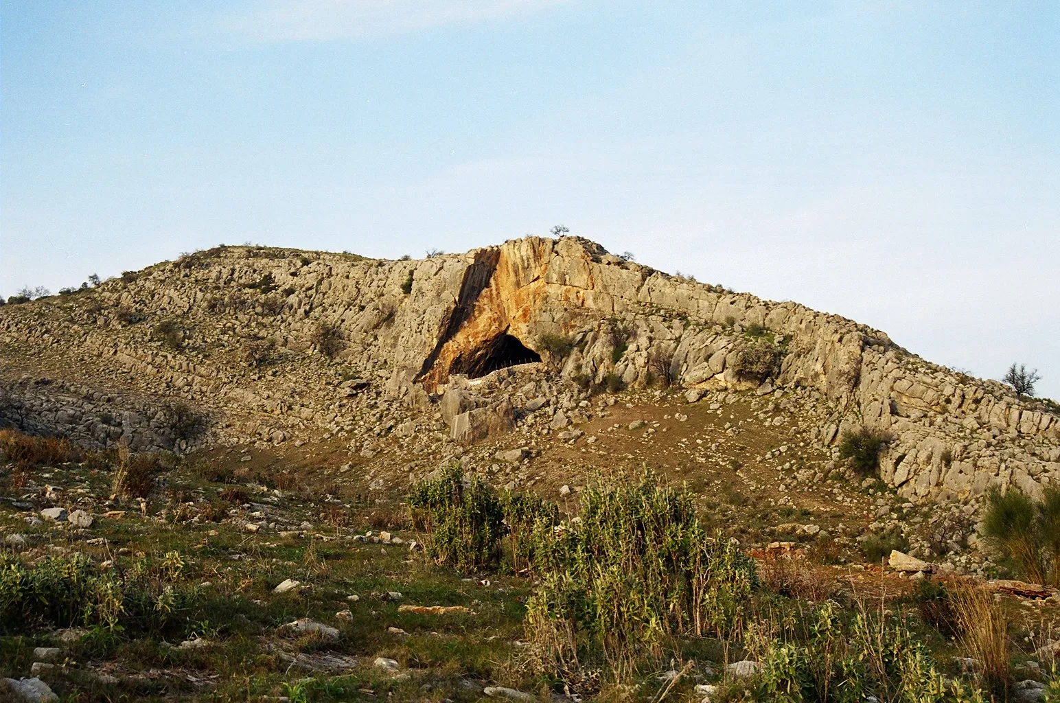 Photo showing: Neolithic deposit called Cueva Cabrera in La Guardia de Jaén (Andalusia, Spain)
