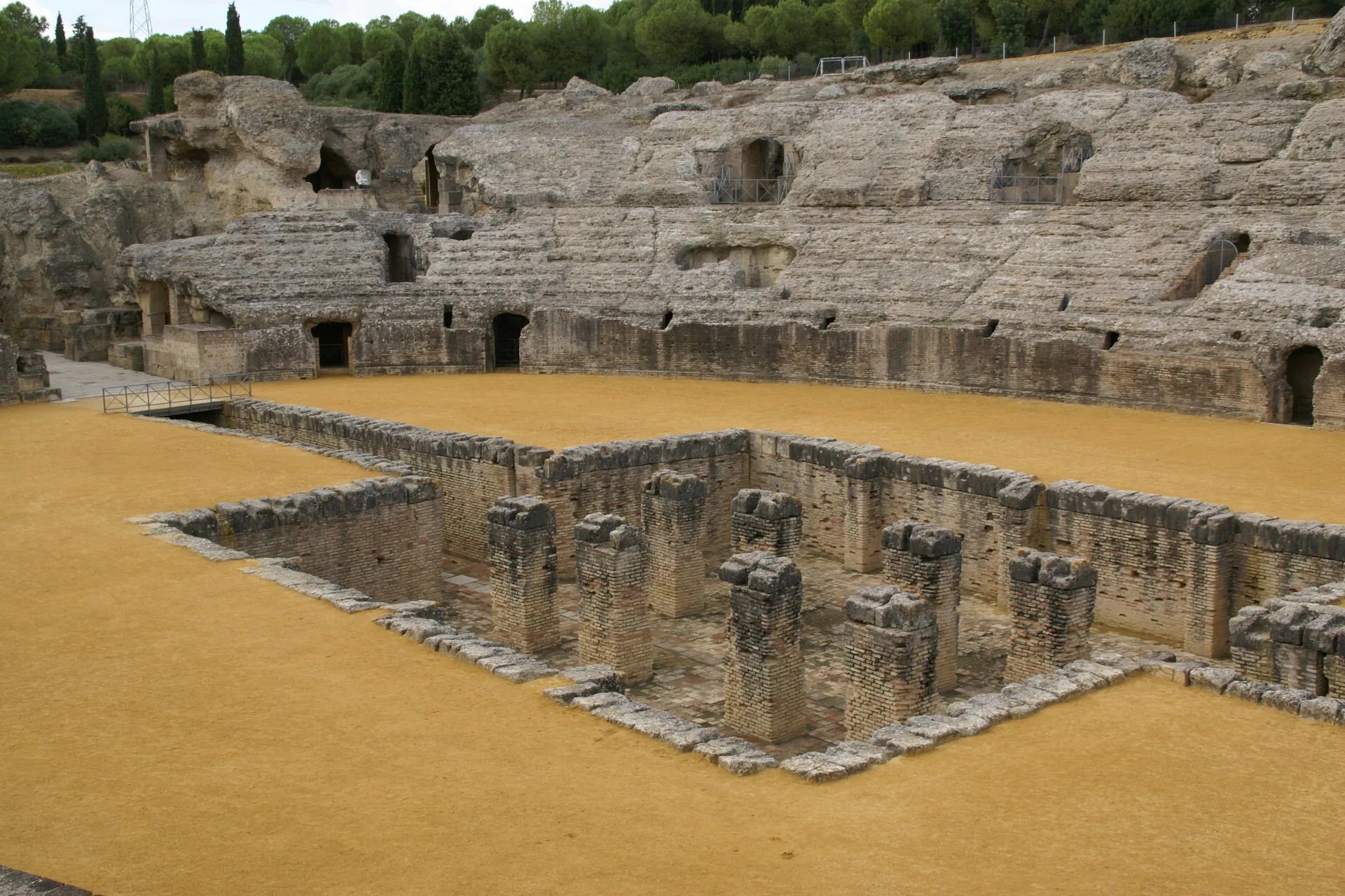 Photo showing: Amphitheater at Itálica, Spain