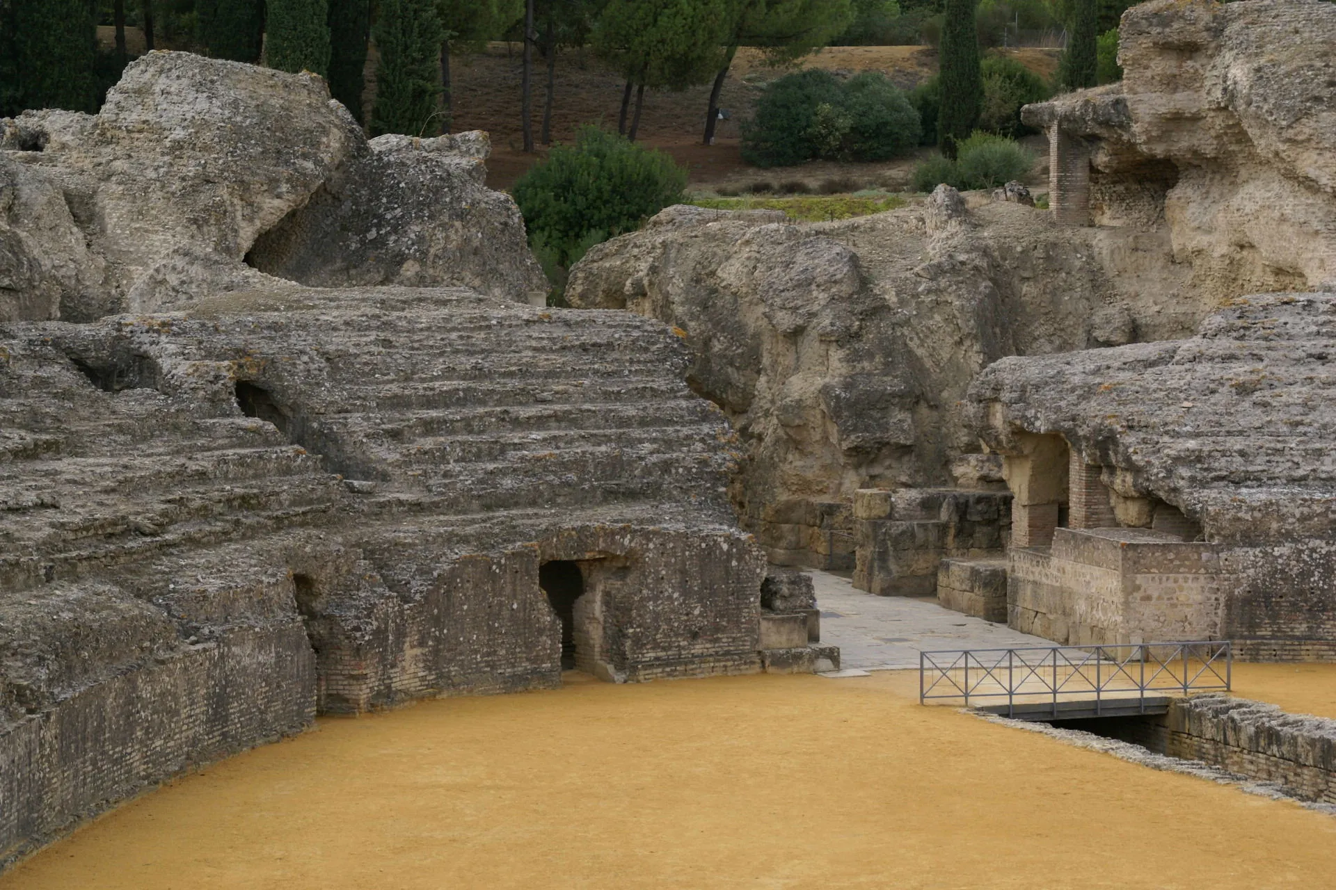 Photo showing: Amphitheater at Itálica, Spain