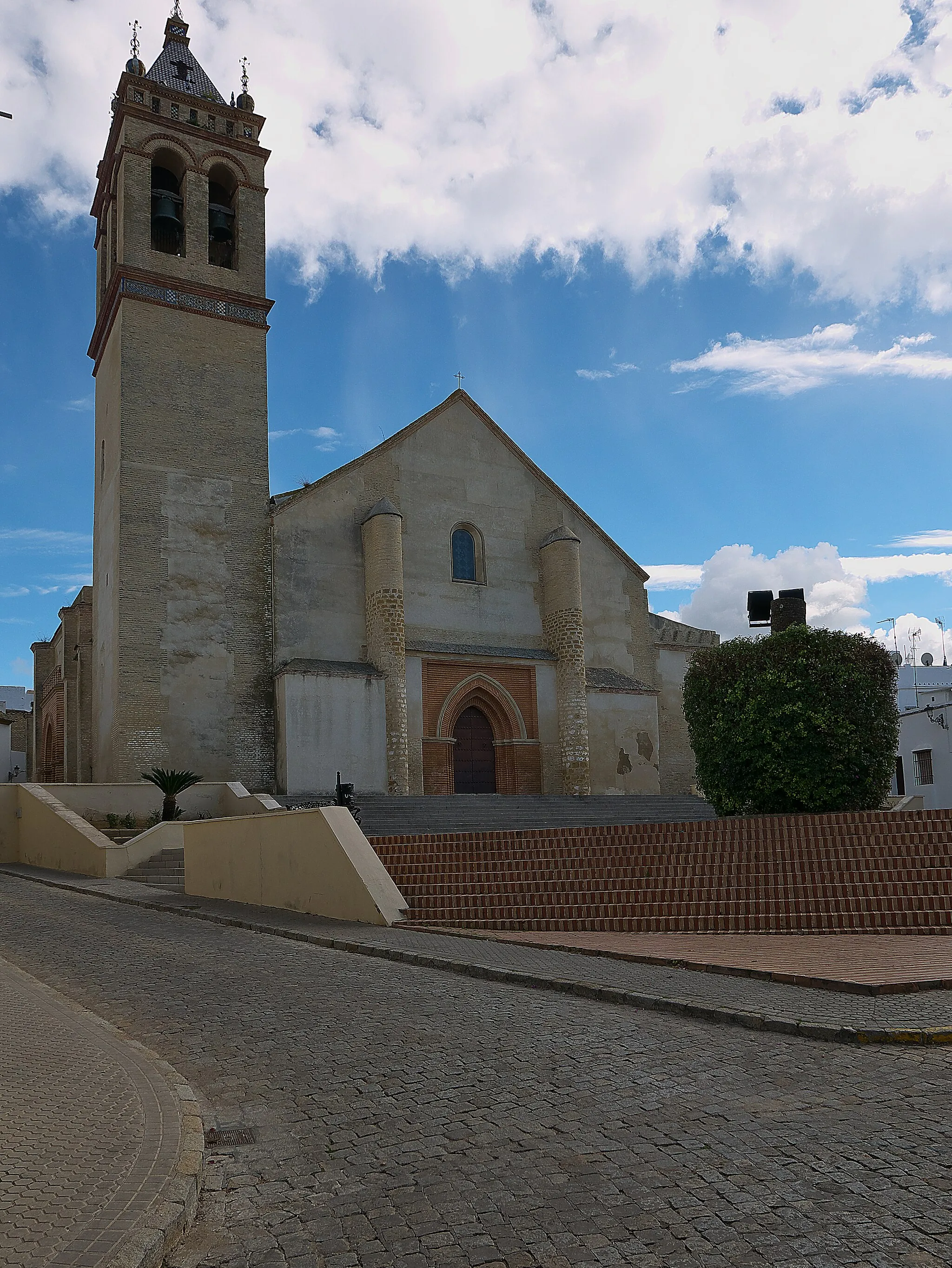 Photo showing: Fachada de los pies de la iglesia.