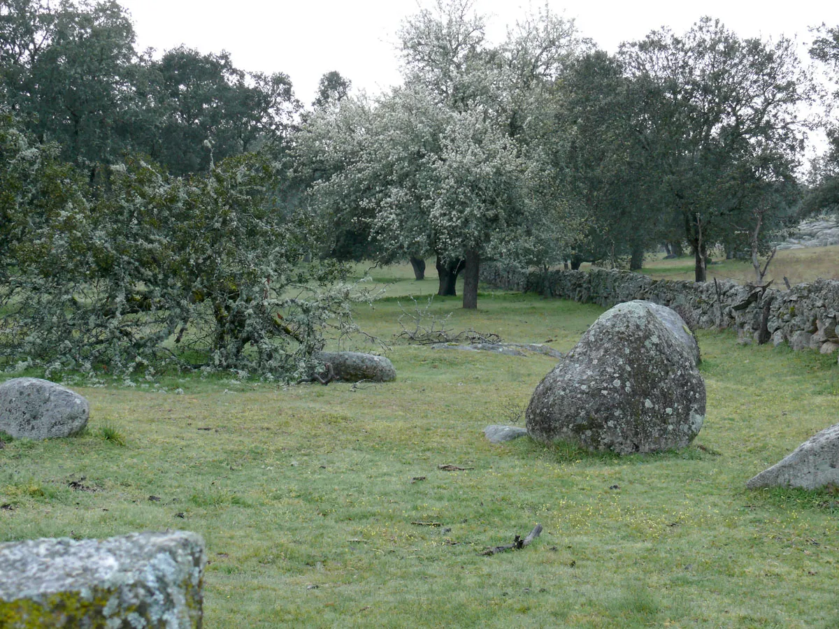 Photo showing: Bolos de granito cerca de Azuel