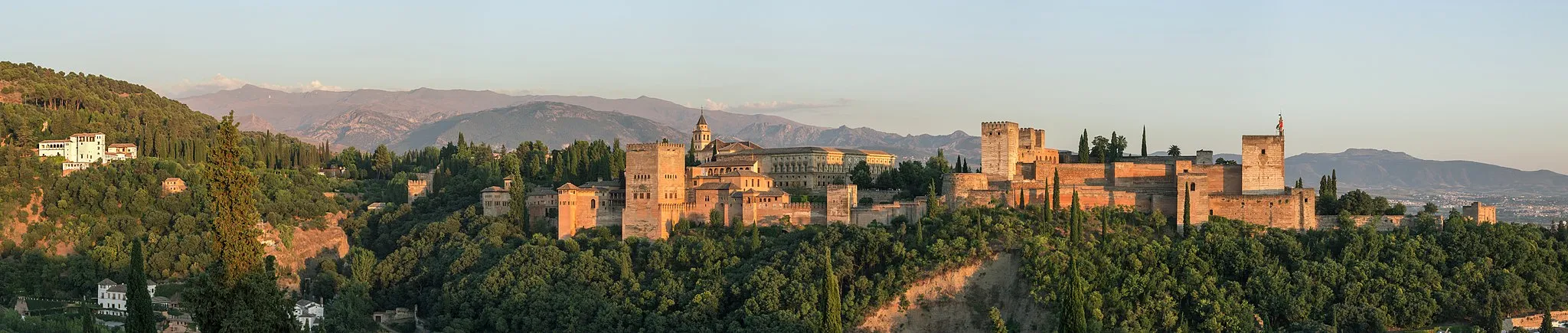 Photo showing: Evening panorama of Alhambra from Mirador de San Nicolás, Granada, Spain.