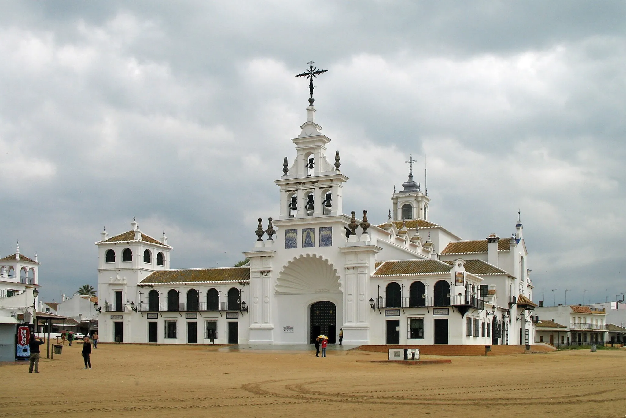 Photo showing: El Rocío (municipality of Almonte, province of Huelva, Andalusia, Spain): church of Our Lady of El Rocío (Santuario de la Virgen del Rocío)