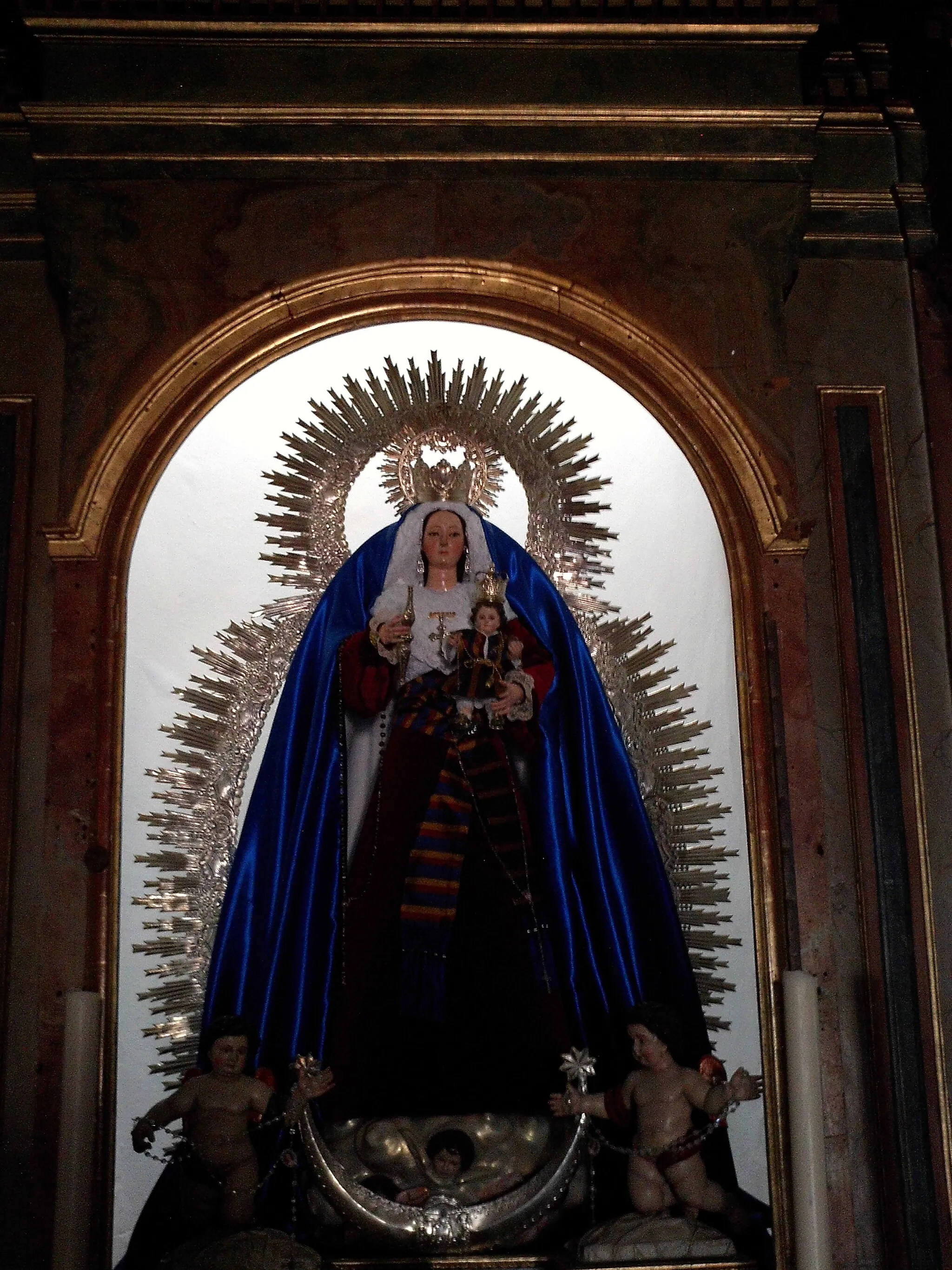 Photo showing: Virgen del Rosario. Iglesia de Nuestra Señora de Belén. Gines, provincia de Sevilla, Andalucía, España.