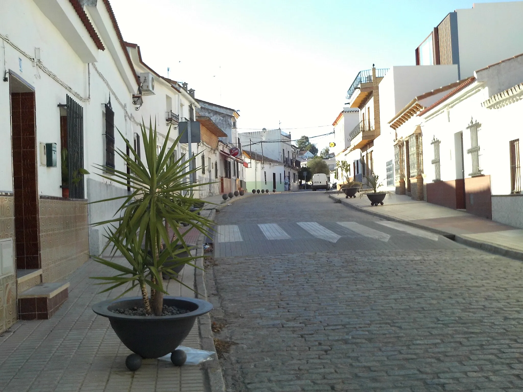 Photo showing: Calle Juan Carlos I. El Garrobo, provincia de Sevilla, Andalucía, España.