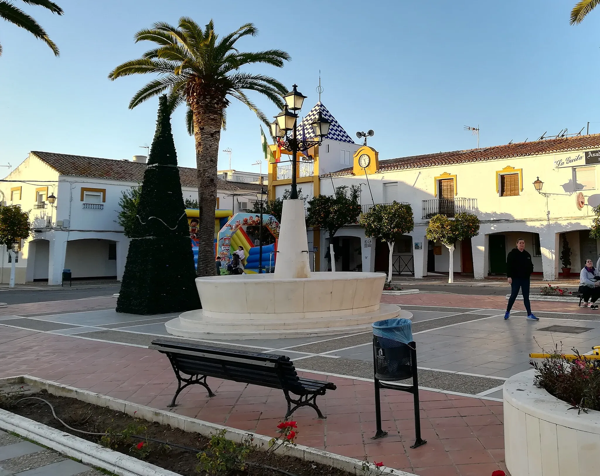 Photo showing: Plaza Mayor. Torre de la Reina. Alcalá del Río. Provincia de Sevilla. Andalucía, España.