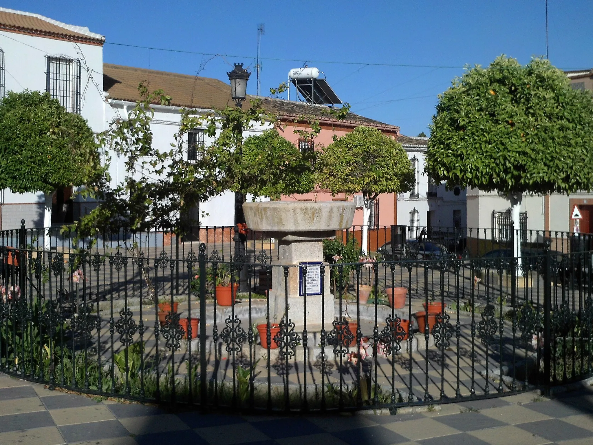 Photo showing: Fuente en la plaza de San Martín de la localidad sevillana de Carrión de los Céspedes