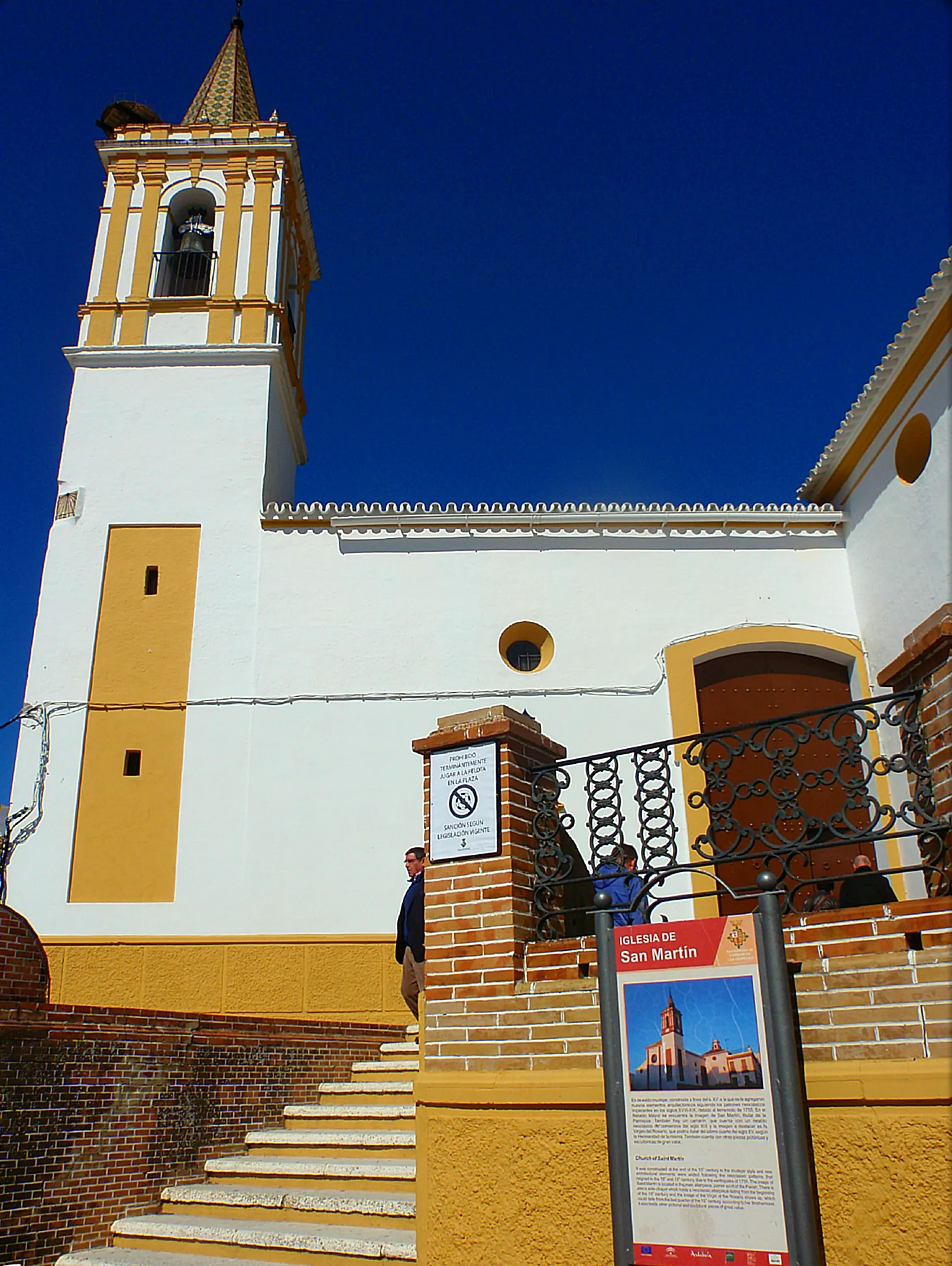 Photo showing: Vista de la Iglesia de San Martín en Carrión de los Céspedes, provincia de Sevilla (España)‎.