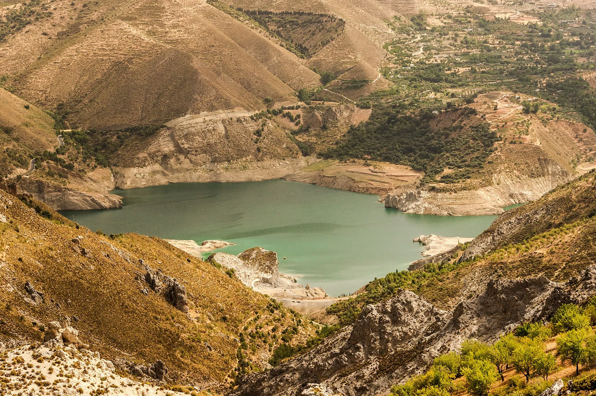 Photo showing: The "Embalse de Canales", Genil river, Summer 2012, Sierra Nevada, Andalusia, Spain.