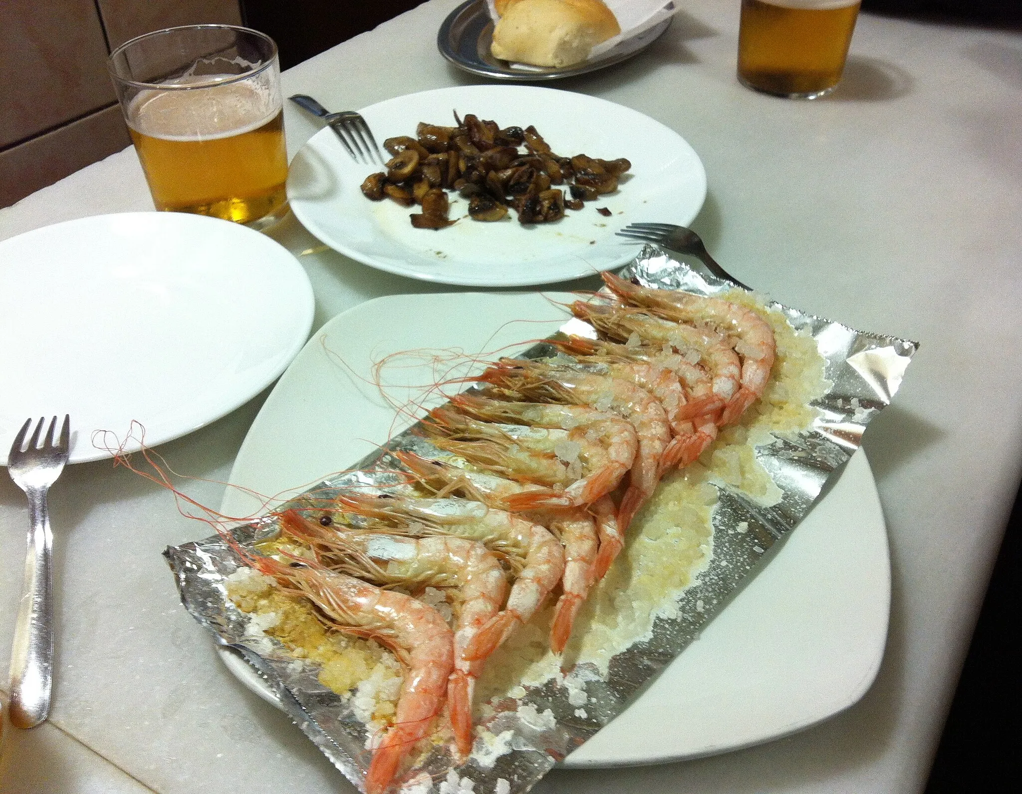 Photo showing: Gambras a la plancha at Los Diamontes in Granada.