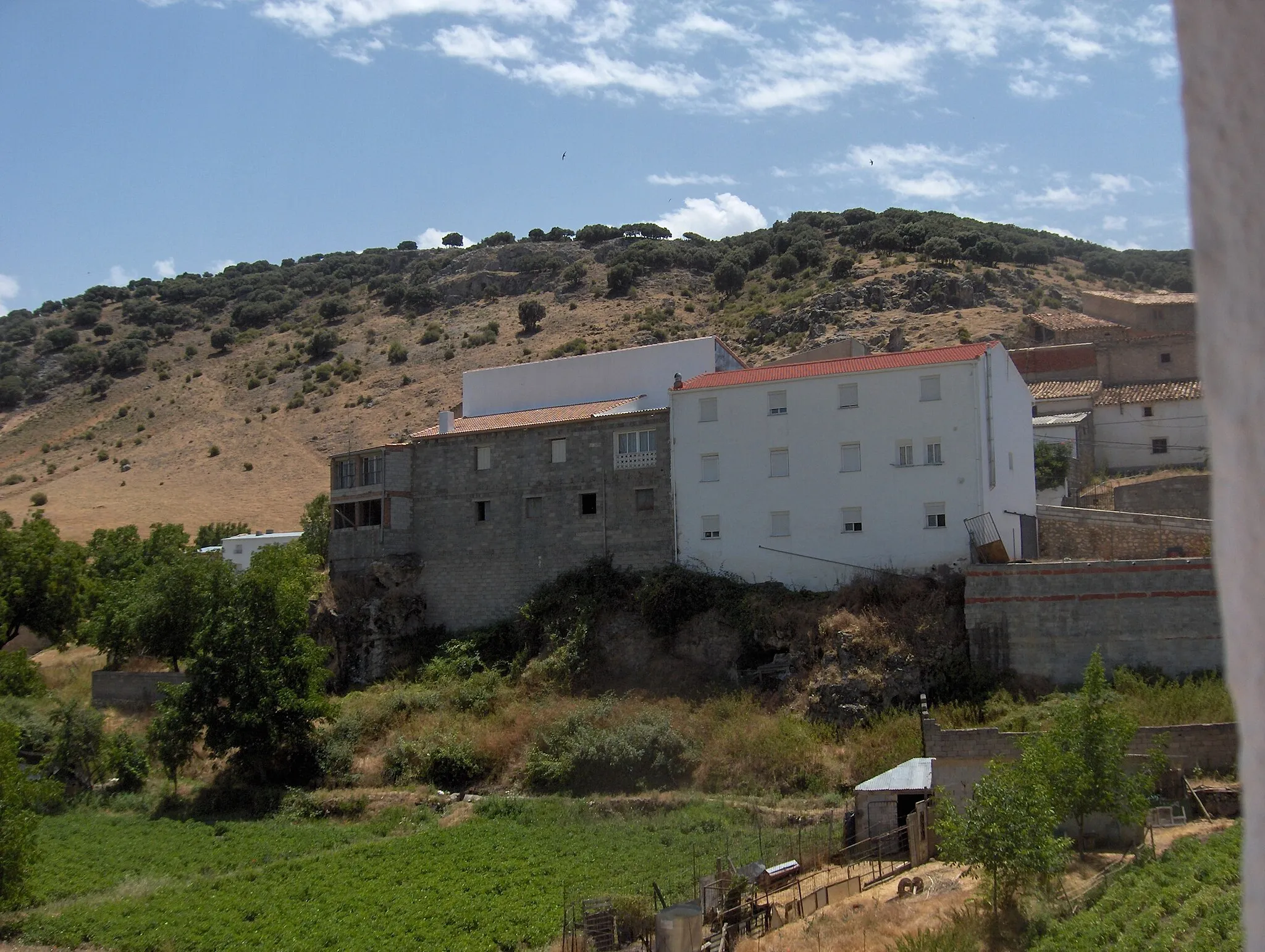 Photo showing: Vista de varias casas y huertas de La Matea, provincia de Jaén.