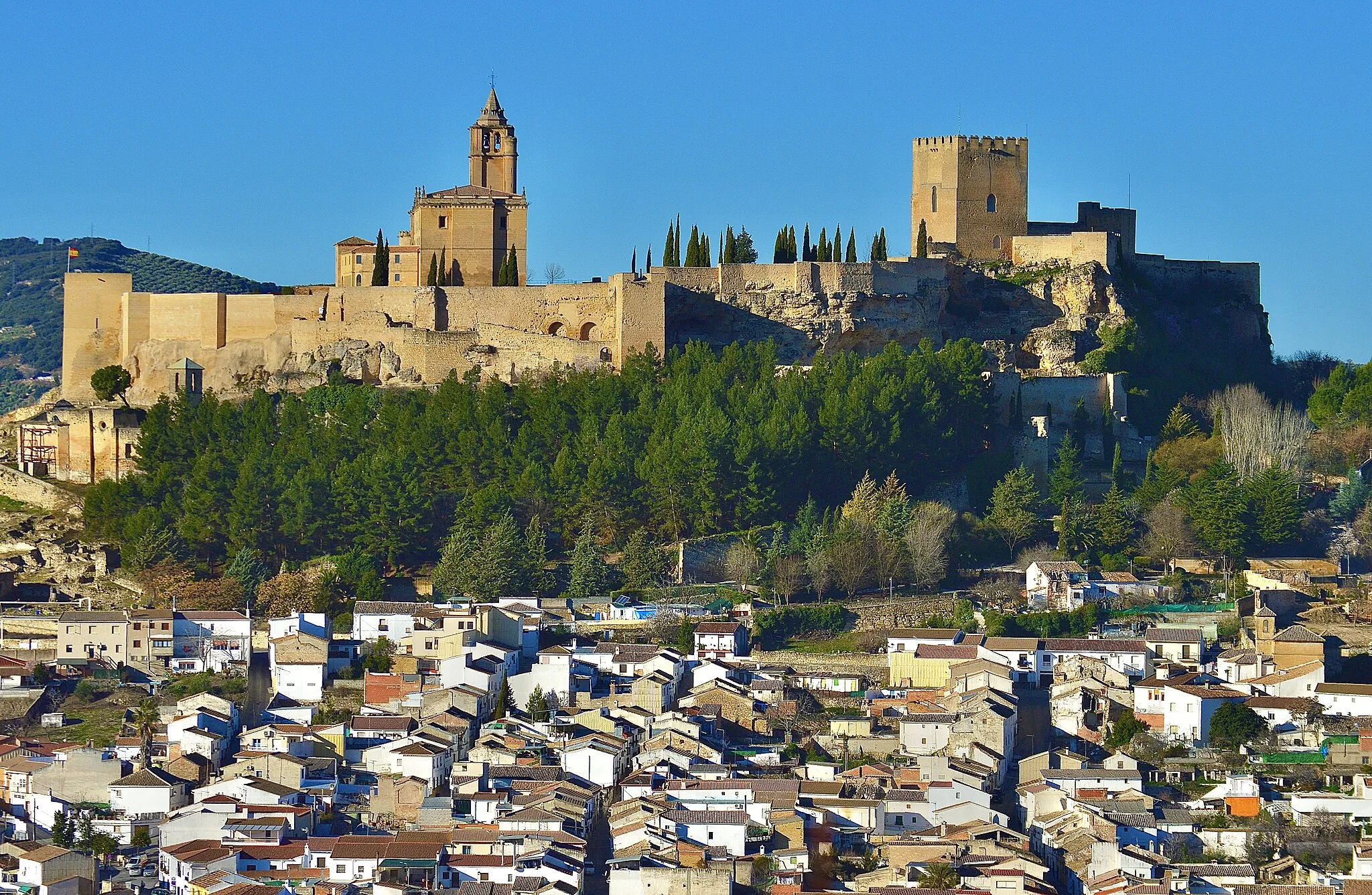Photo showing: Vista de la Fortaleza de la Mota de Alcalá la Real desde uno de sus miradores.