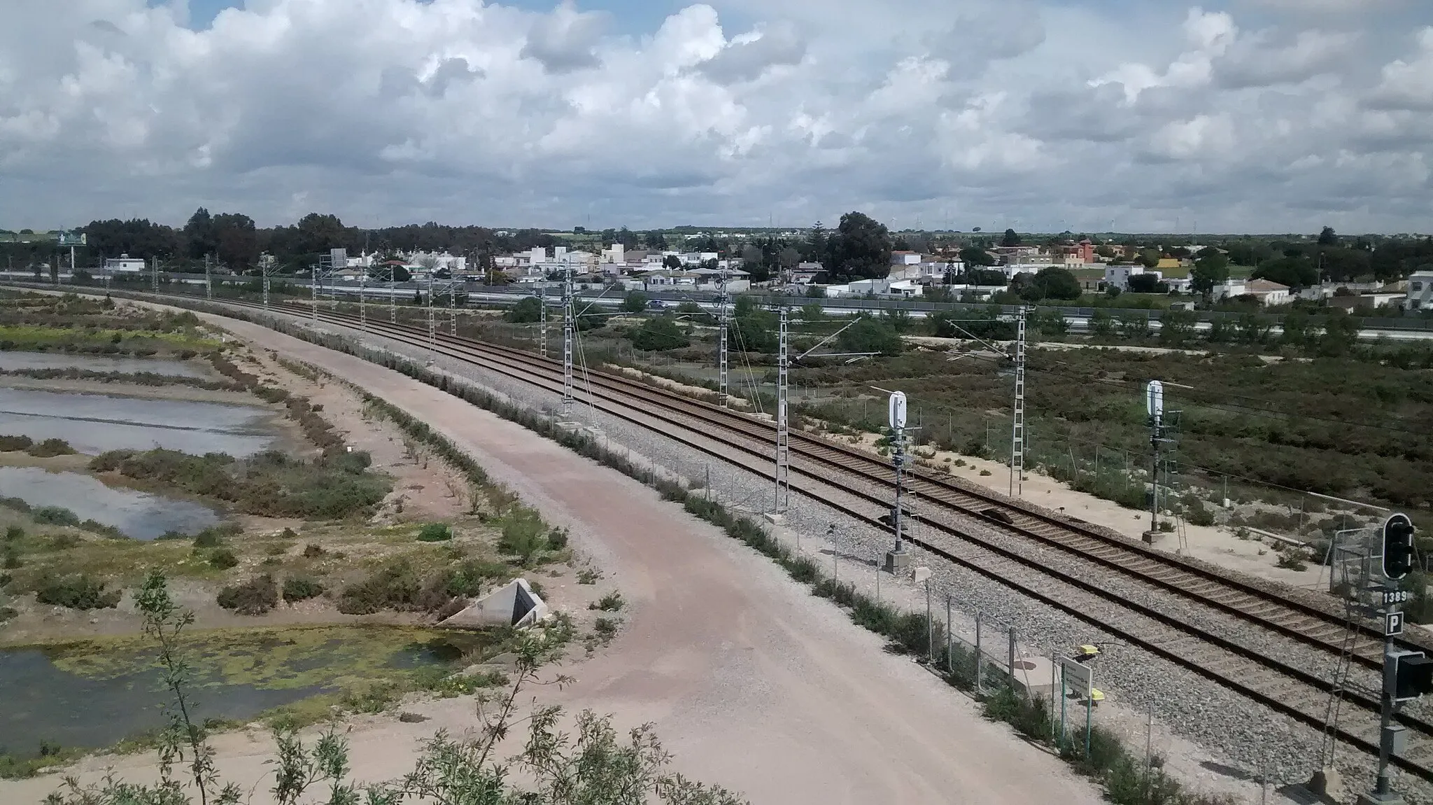 Photo showing: Vista del Barrio Jarana desde la linea de alta velocidad