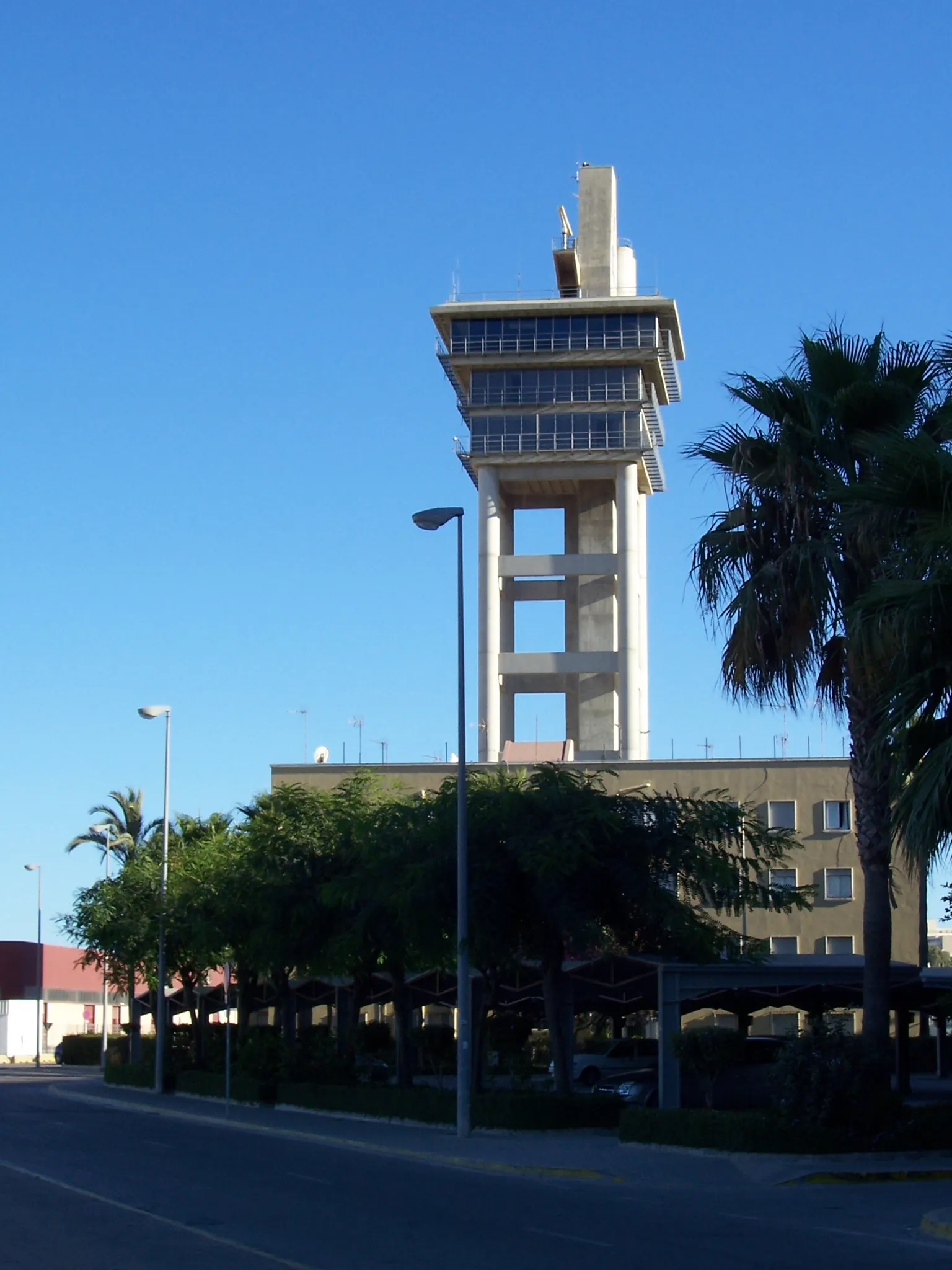Photo showing: Torre de control del puerto de Algeciras llamada Nueva Torre del Espolón, Algeciras, Andalucía, España