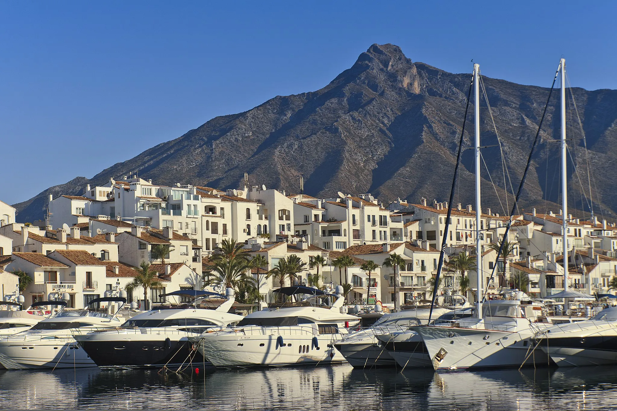 Photo showing: La marina de Puerto Banús, cerca de Marbella - Provincia de Málaga, España.