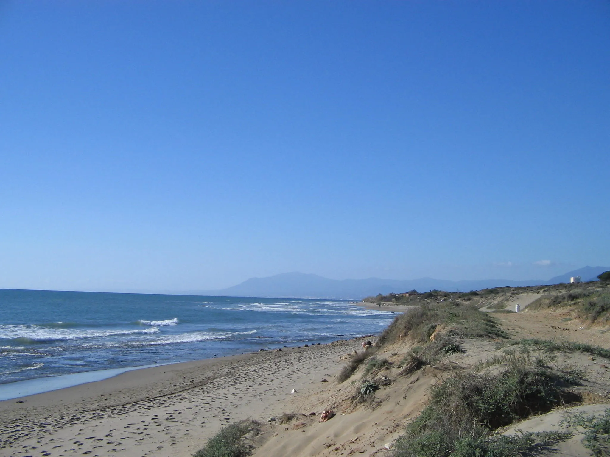 Photo showing: Cabopino beach, Costa del Sol, Spain.