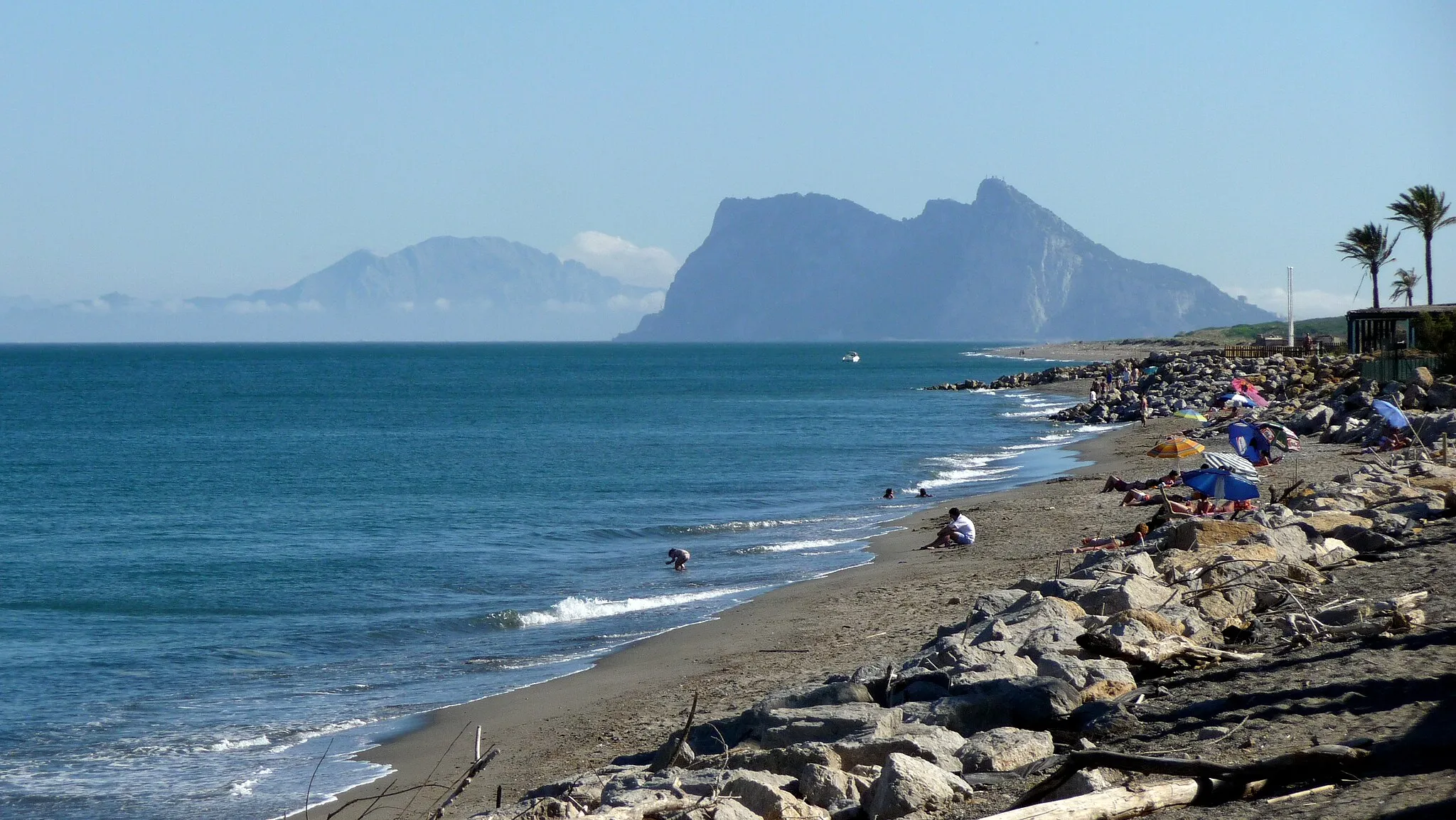 Photo showing: Gibraltar from Sotogrande beach