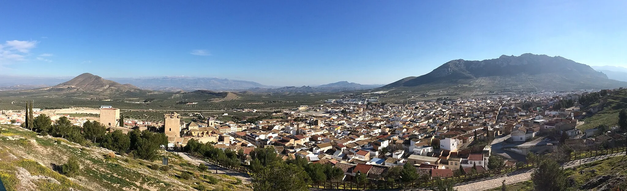 Photo showing: Vista del municipio de Jódar desde el mirador.