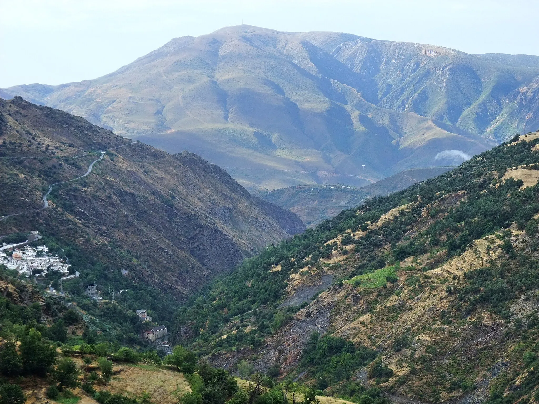 Photo showing: View to the Mount Veleta north of Capileira, Sierra Nevada in Spain