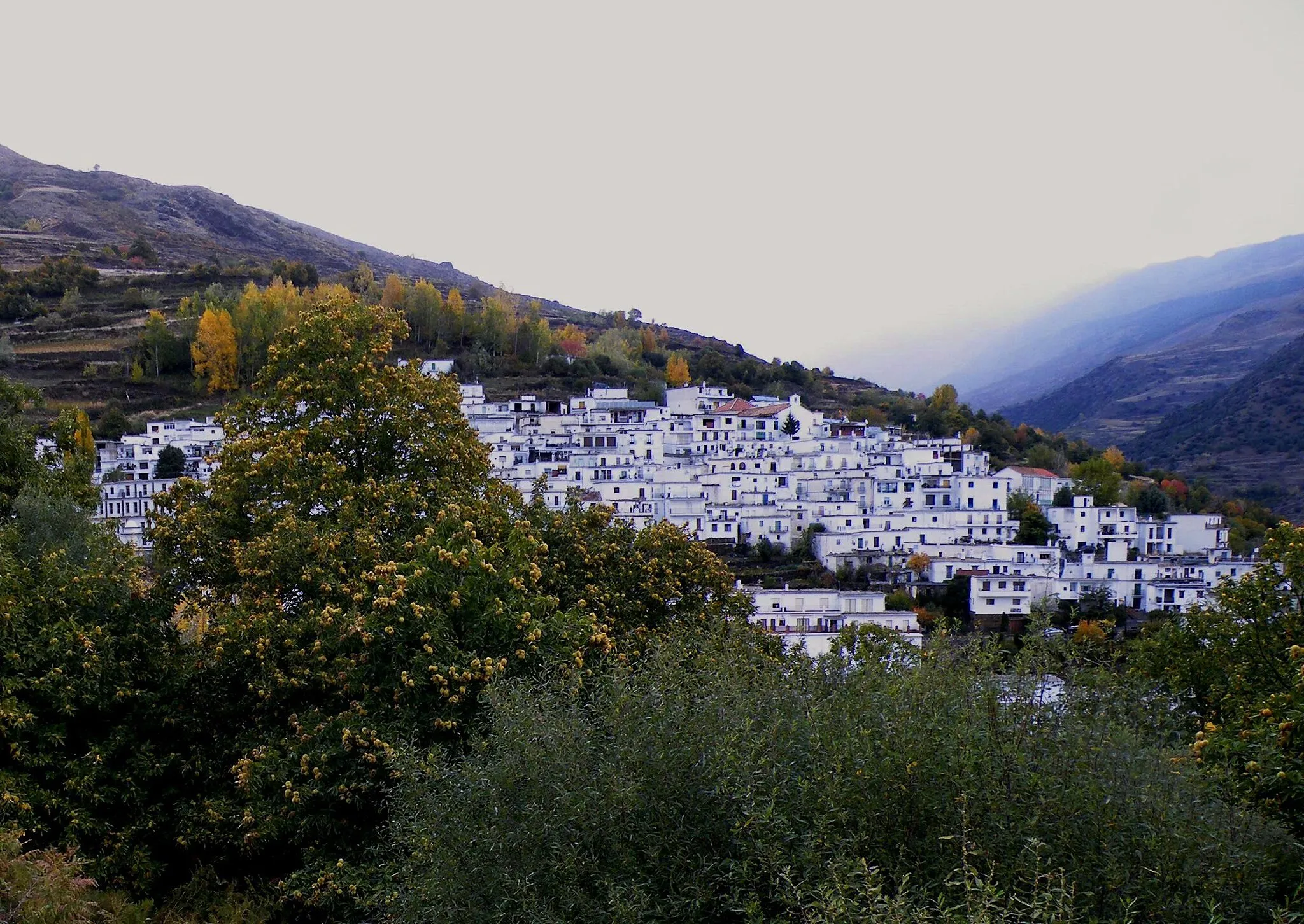 Photo showing: Trevelez as seen from the west side, Spain.