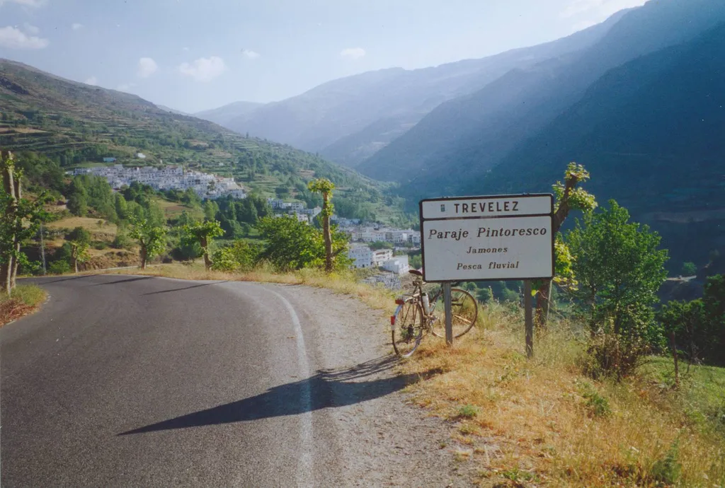 Photo showing: Entrada y vista general de la localidad de Trevélez (Granada-España)