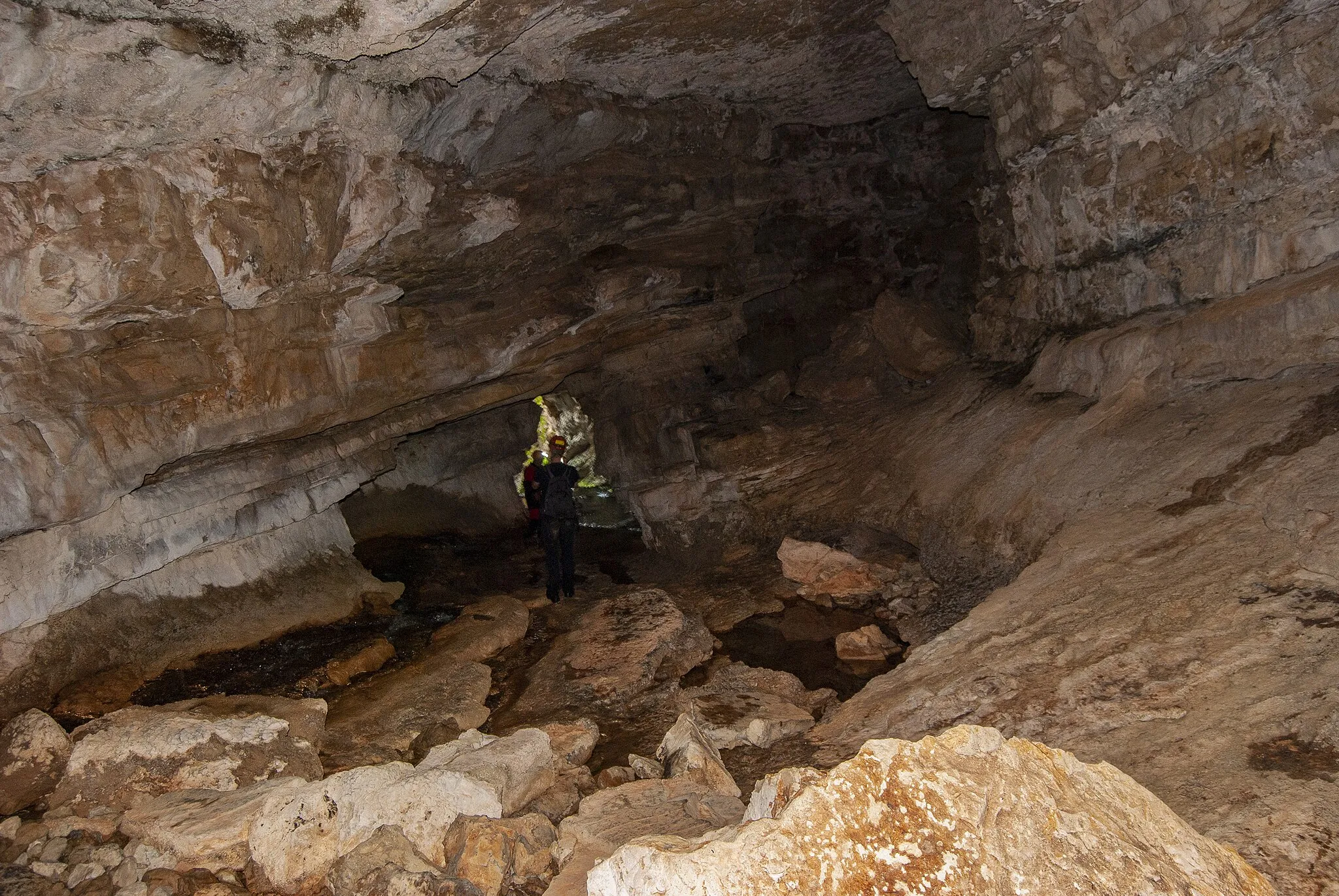 Photo showing: Gran galería en Cueva de los Chorros en Riopar (Albacete) una de las cuevas más importantes del sureste español.