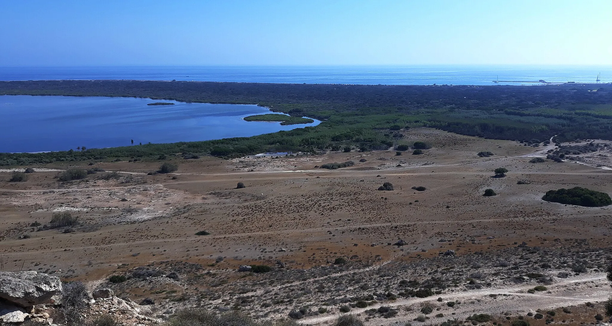 Photo showing: Paraje natural de Punta Entinas Sabinar (Almería, España) cerca de Almerimar (El Ejido). Es sorprendente el parecido que tiene el paisaje aquí con la sabana africana.