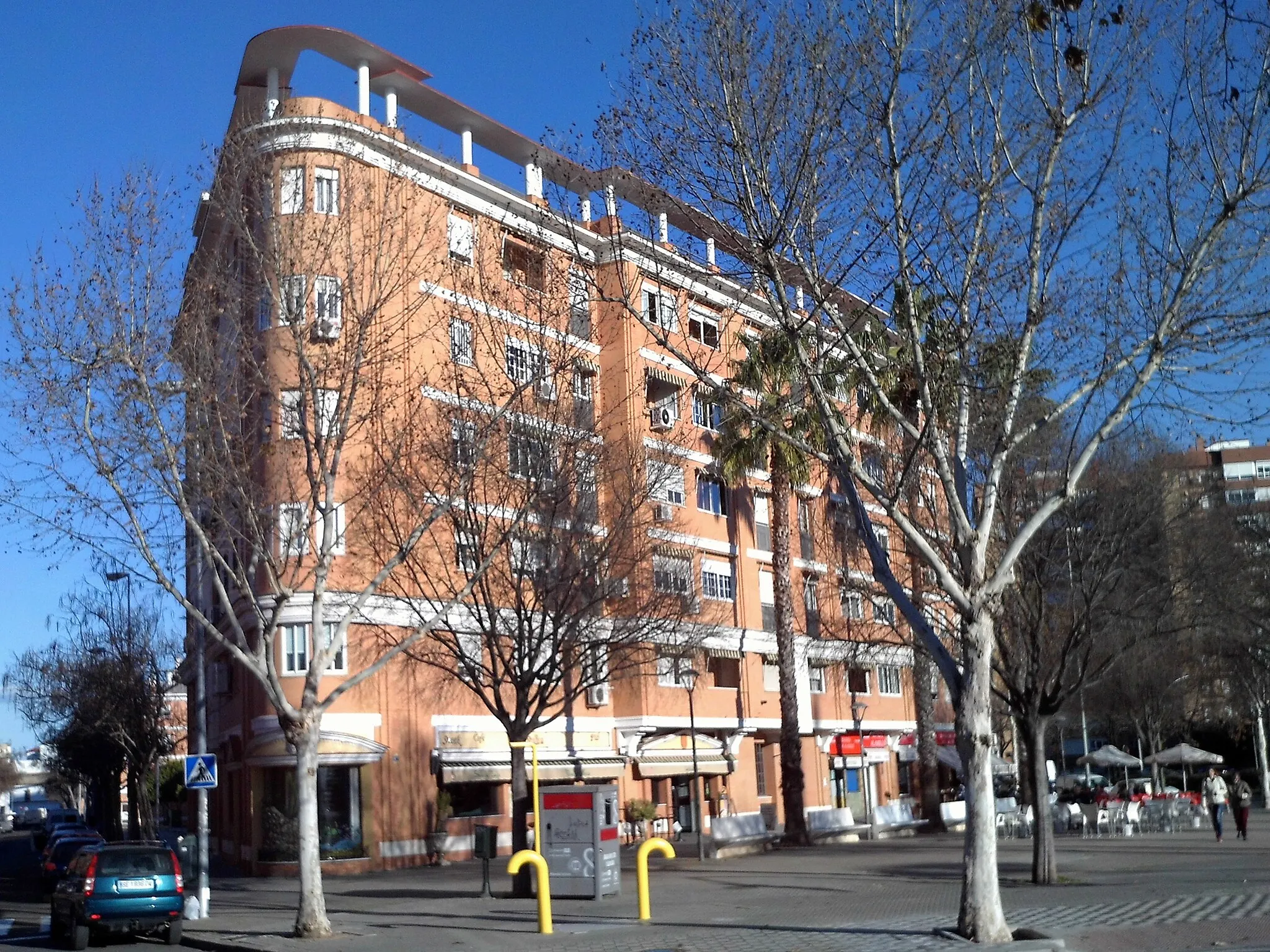 Photo showing: Edificio de apartamentos. Sevilla, Andalucía, España.