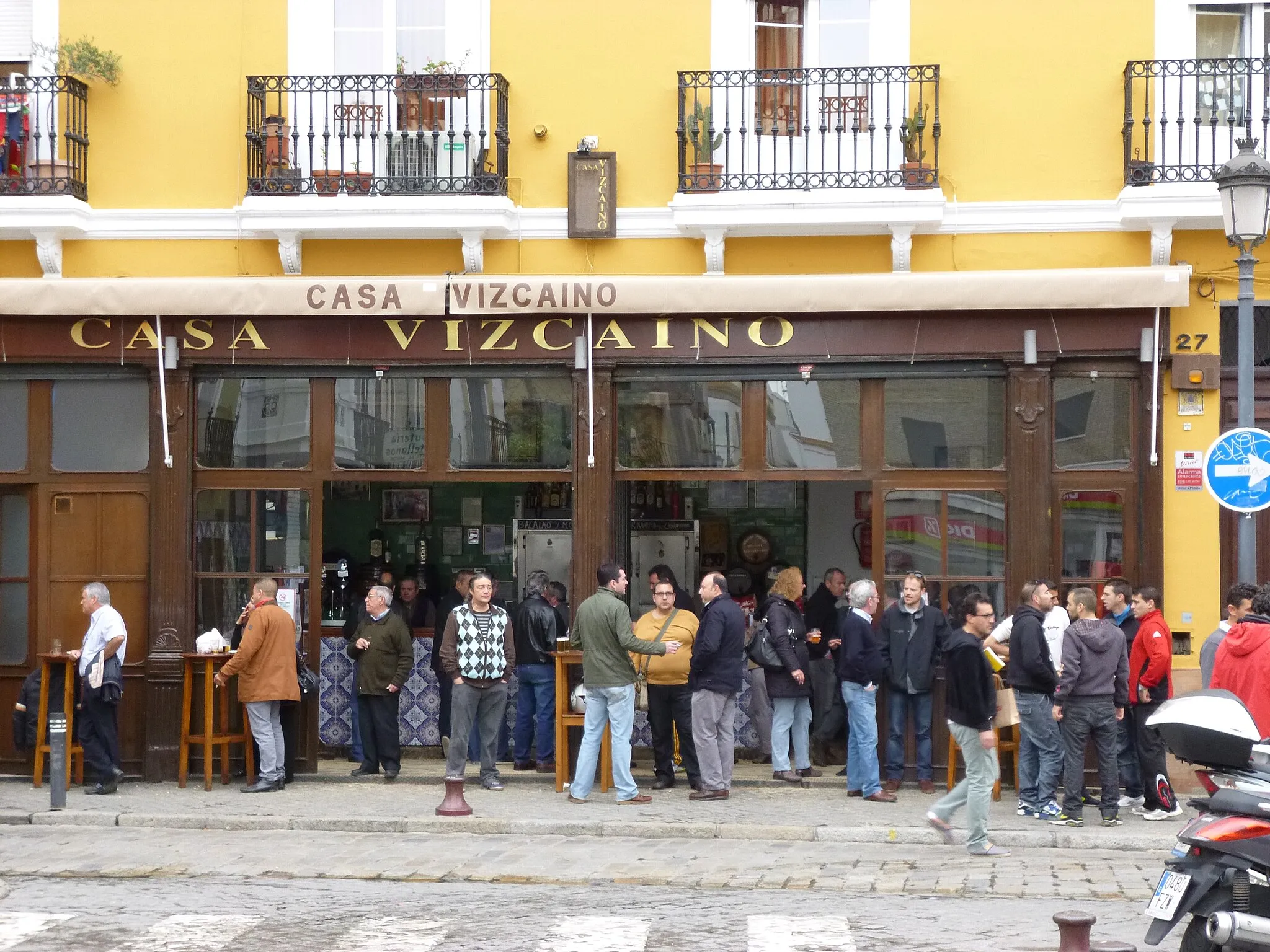 Photo showing: busy Basque bar in Seville