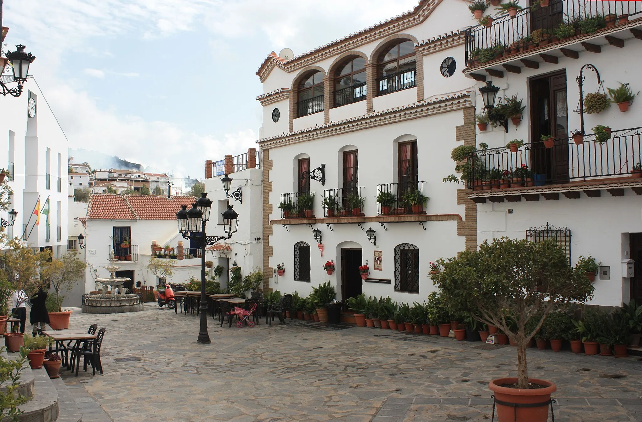 Photo showing: Canillas de Albaida, the main square