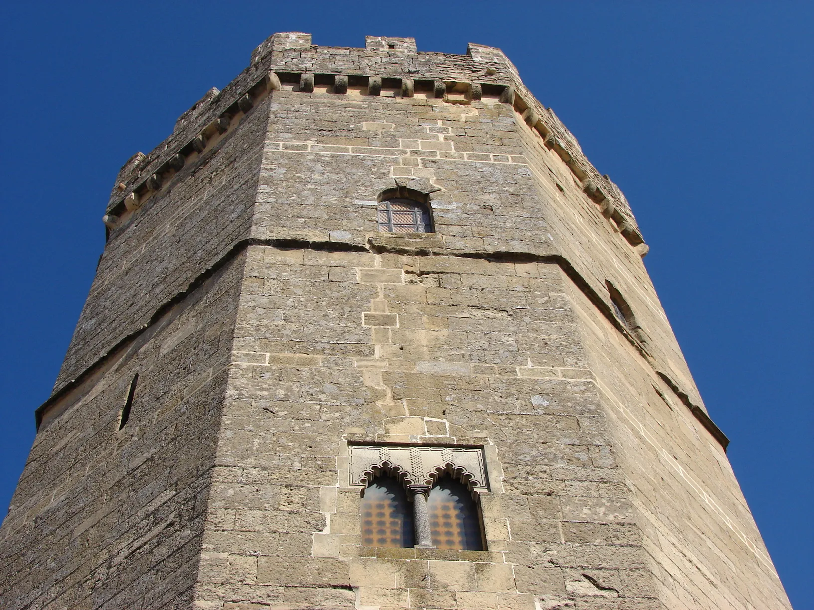 Photo showing: La llamada "torre de Boabdil" en la localidad de Porcuna (Jaén, España).