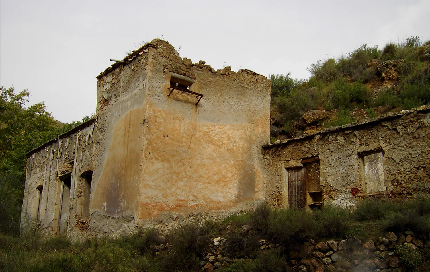 Photo showing: Antigua Fábrica Hidroeléctrica Almociténse.