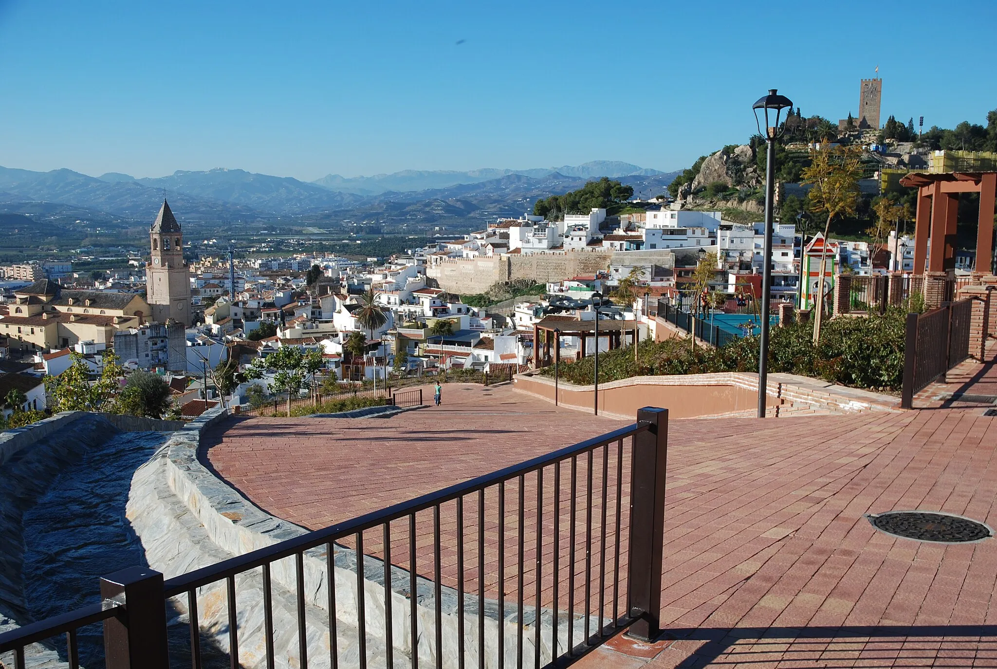 Photo showing: "Jardin de los Remedios", view to the city and "Alcazaba-Fortaleza"