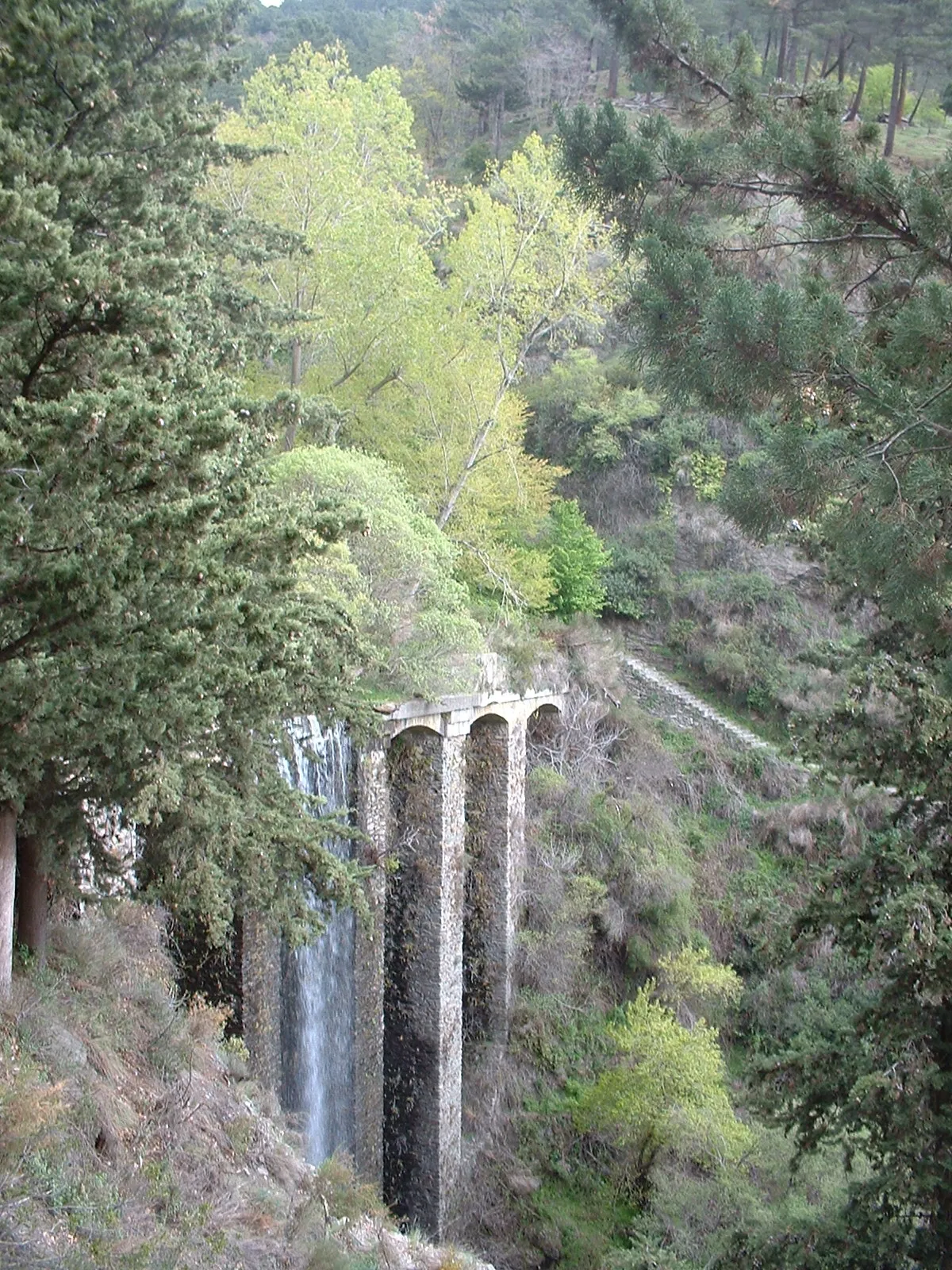 Photo showing: Dique 24, a dam on the Rio Chico between Cañar and Soportújar in the Alpujarras, Granada, Spain