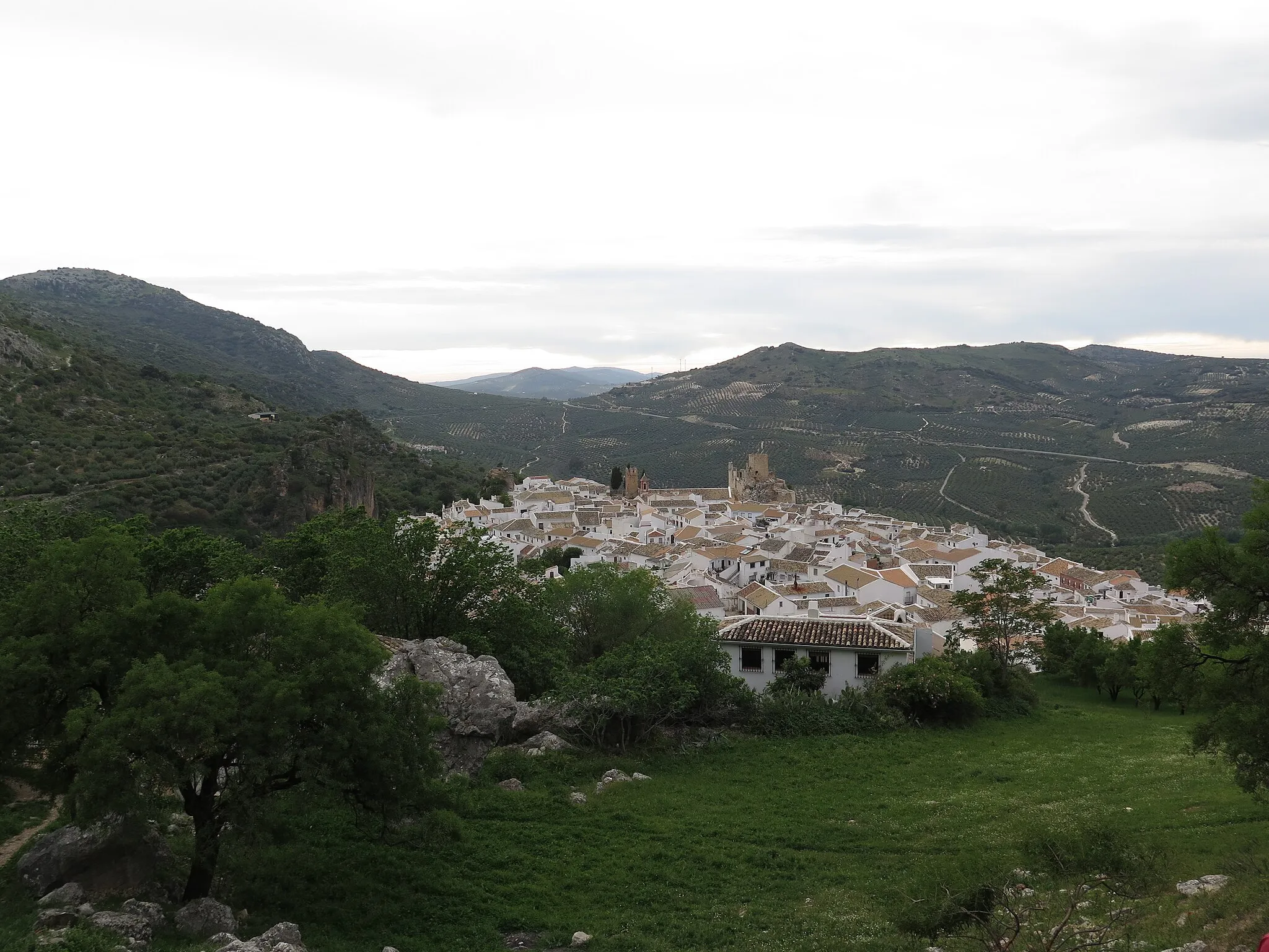 Photo showing: Vista del pueblo de Zuheros, provincia de Córdoba.