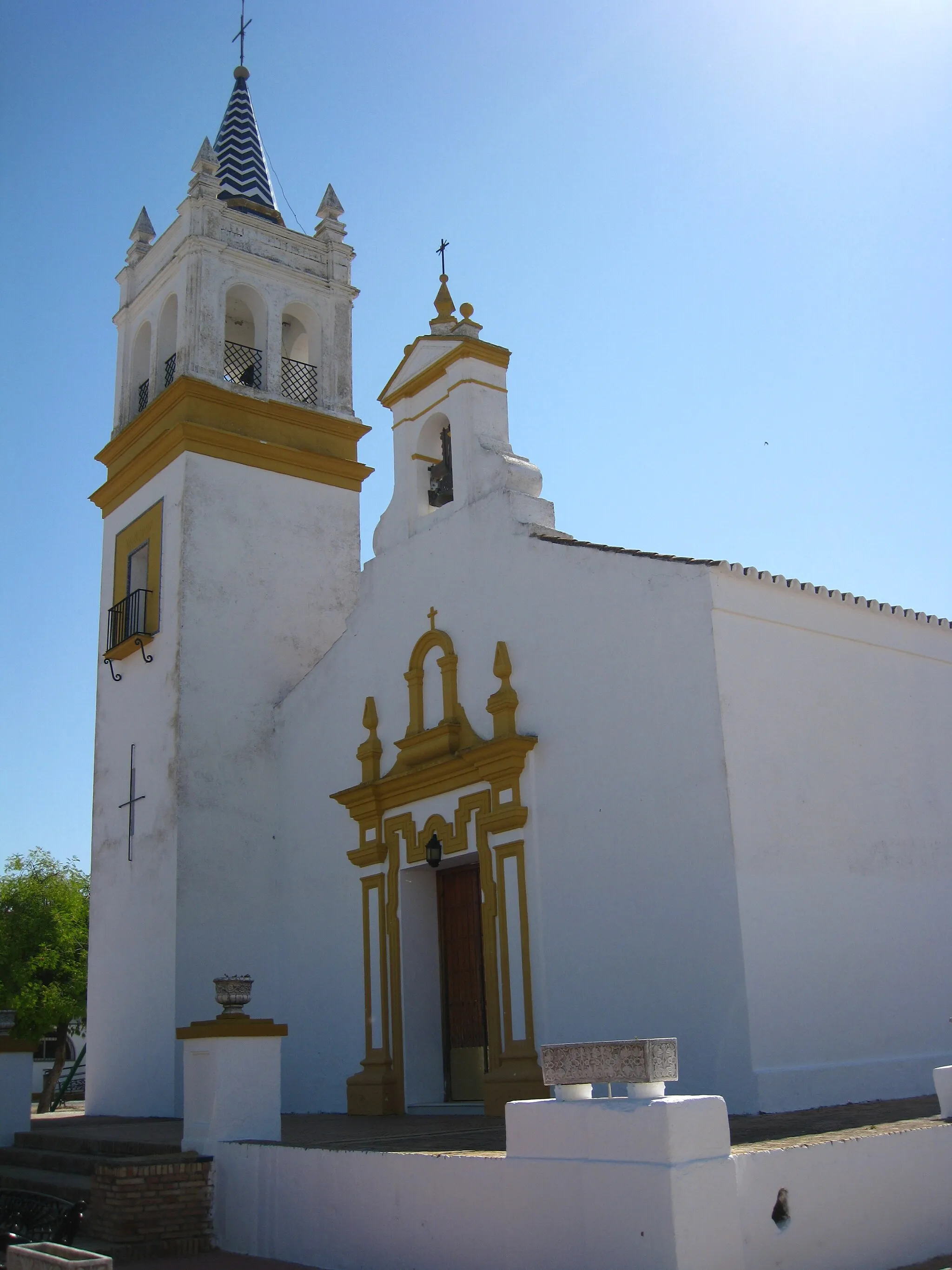 Photo showing: Vista exterior de la Iglesia Nuestra Señora de las Veredas, de Guadalema de los Quintero (Sevilla, España)