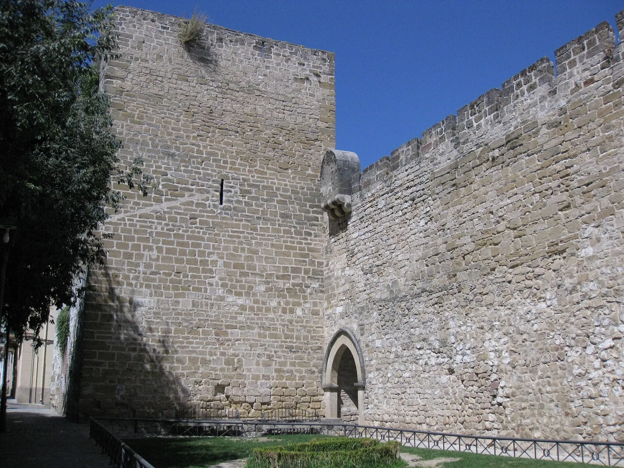 Photo showing: Castillo. Recinto amurallado