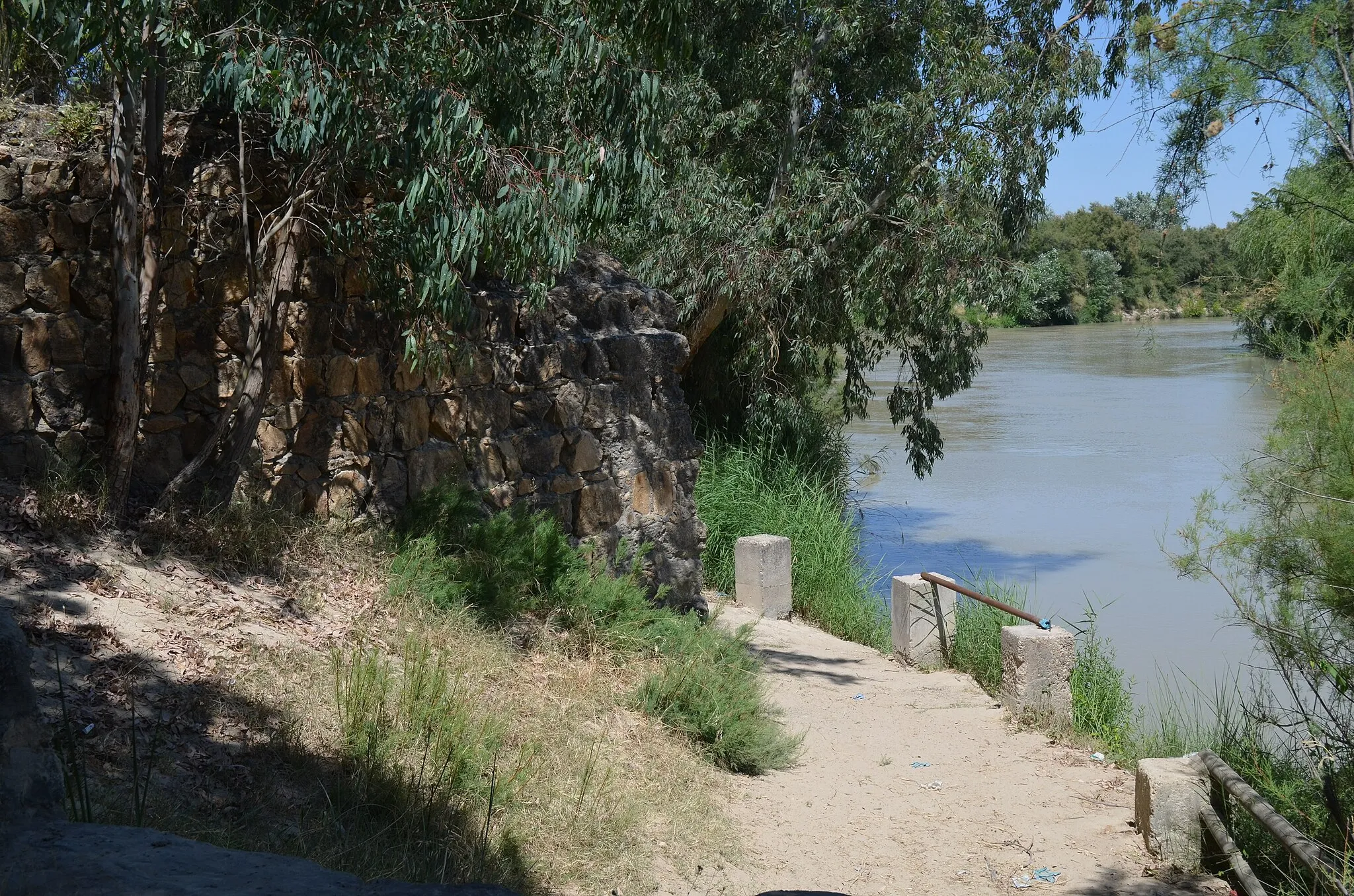 Photo showing: Almacén de mercancías, resto del puerto romano de Almodóvar del Río (Córdoba), al borde del río Guadalquivir