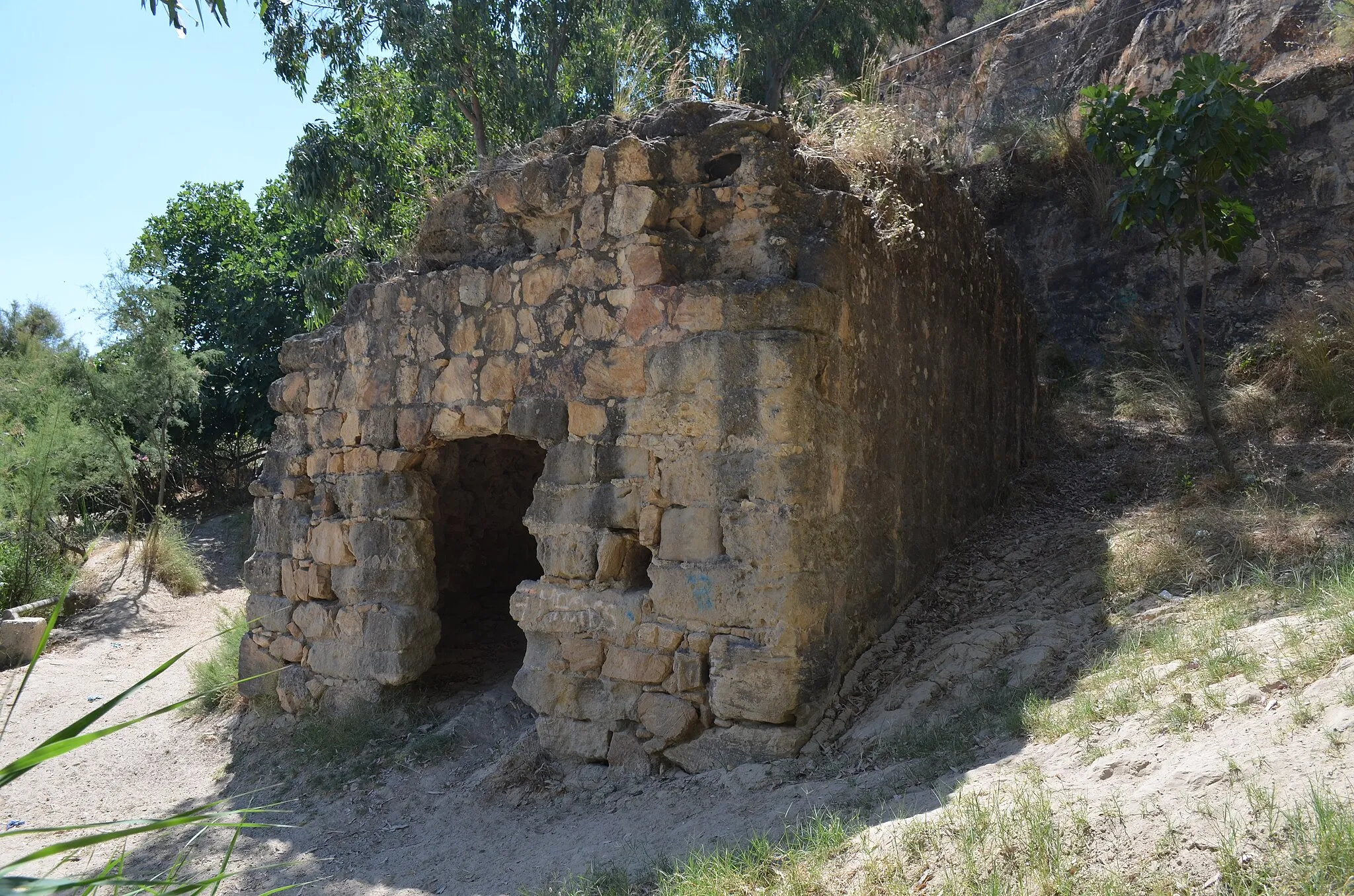 Photo showing: Almacén de mercancías, resto del puerto romano de Almodóvar del Río (Córdoba), al borde del río Guadalquivir