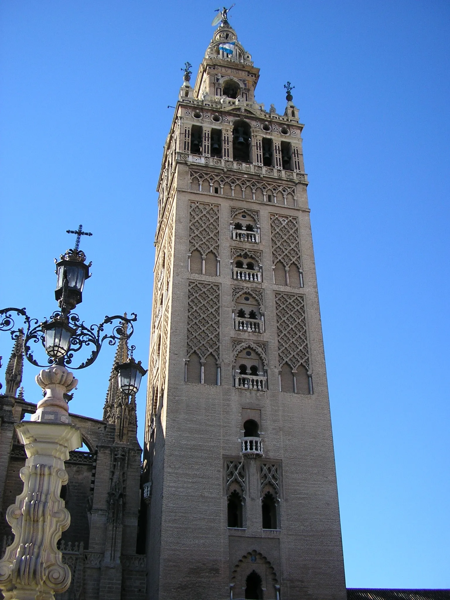 Photo showing: Giralda en Sevilla.

Source: Makinal