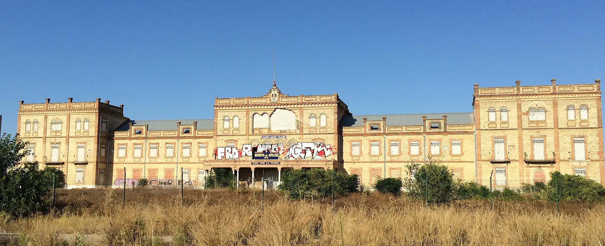 Photo showing: Antiguo cuartel Daoiz y Velarde del regimiento de artillería de campaña (RACA) nº14 en Sevilla (España).