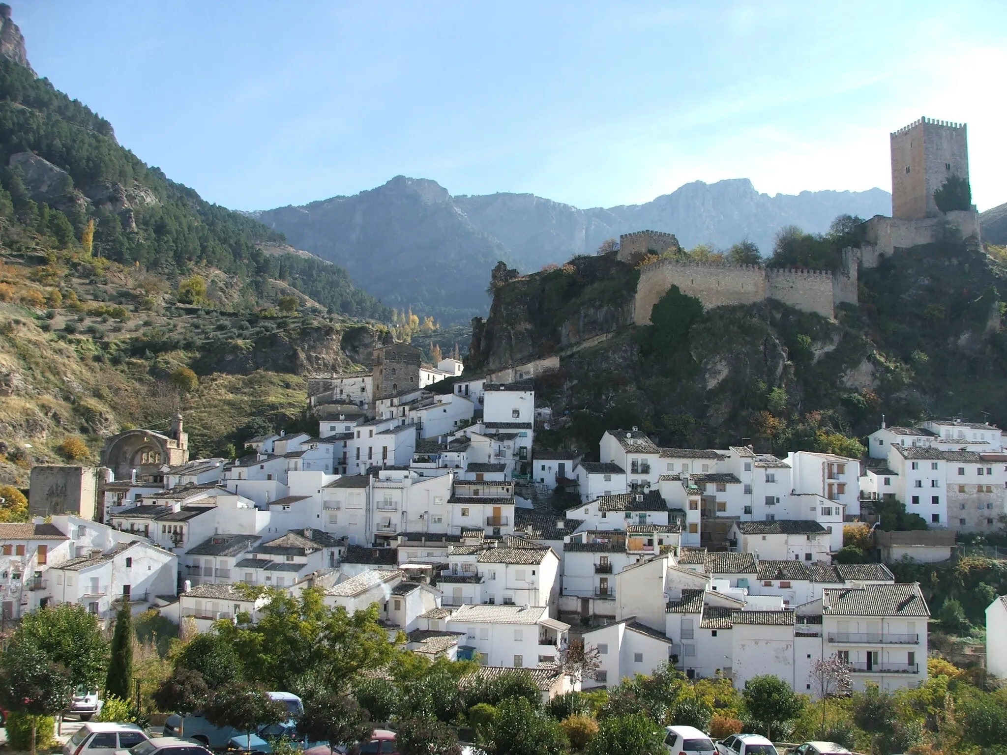 Photo showing: Cazorla: Vista del Barrio de Santa María y el Castillo de la Yedra.