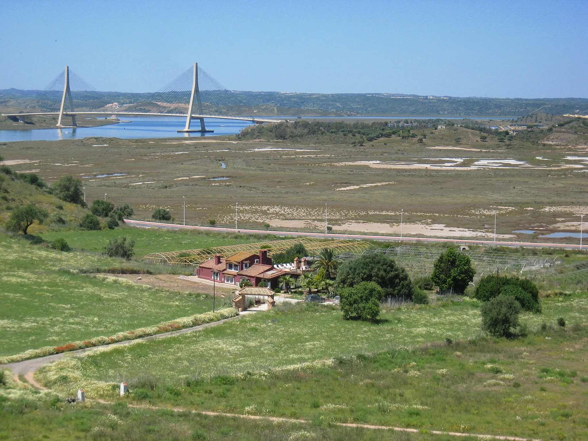 Photo showing: Sobre el río Guadiana.

Inaugurado en el año 1991.