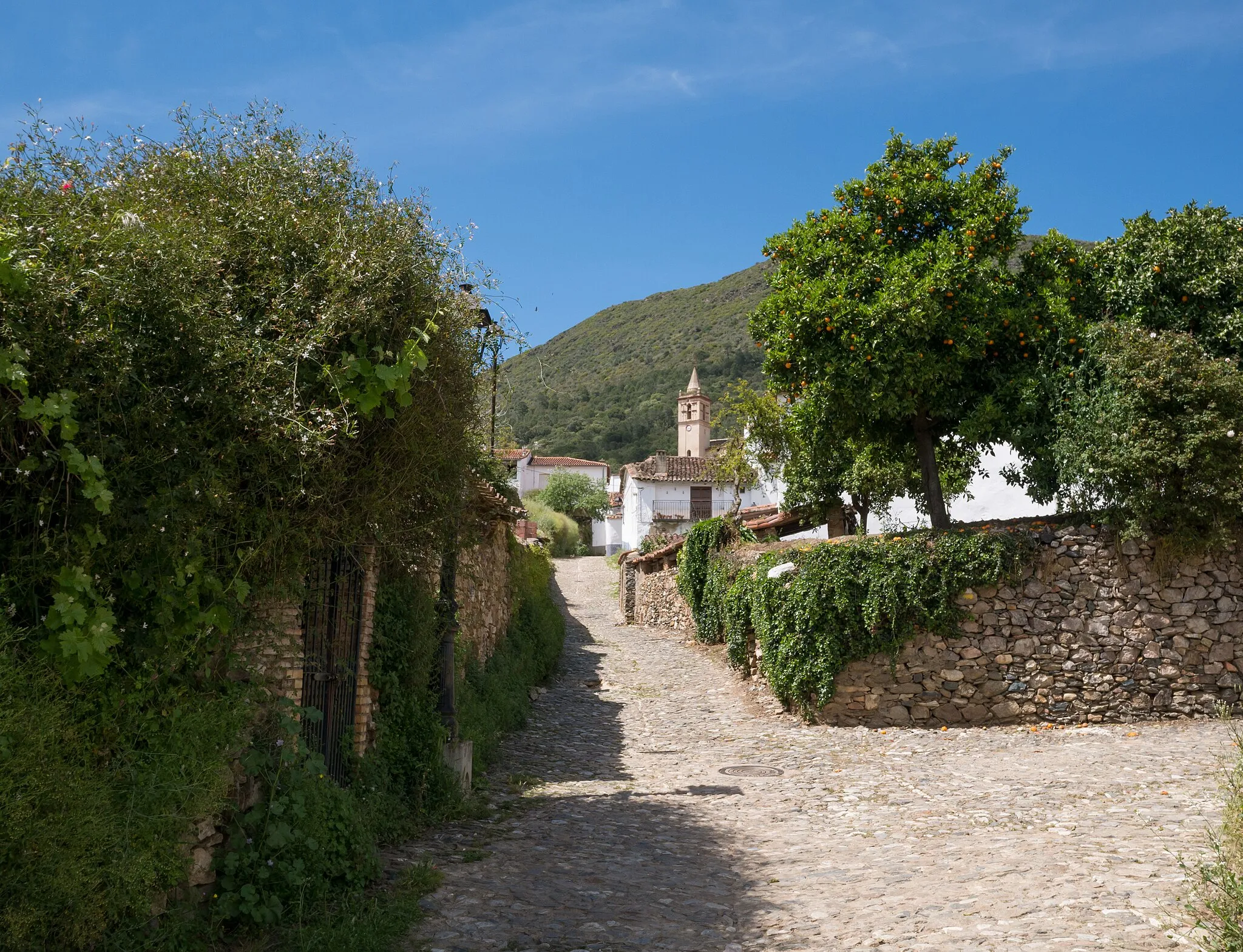 Photo showing: Callejón en Linares de la Sierra, Huelva, Andalucía, España